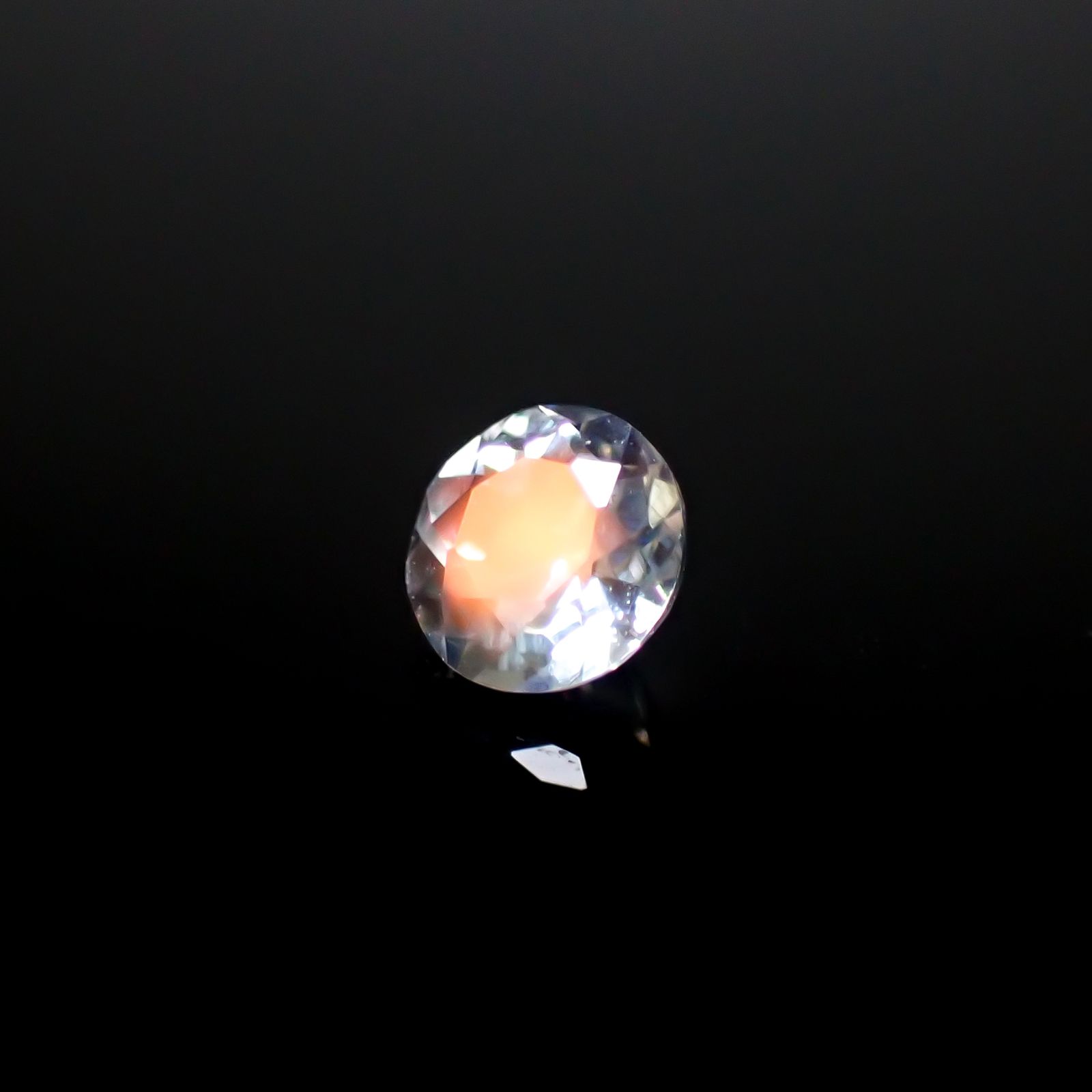 レインボームーンストーン(宝石名ラブラドライト)マダガスカル産 0.21ct 識別済[250129801]4x3.9mm前後