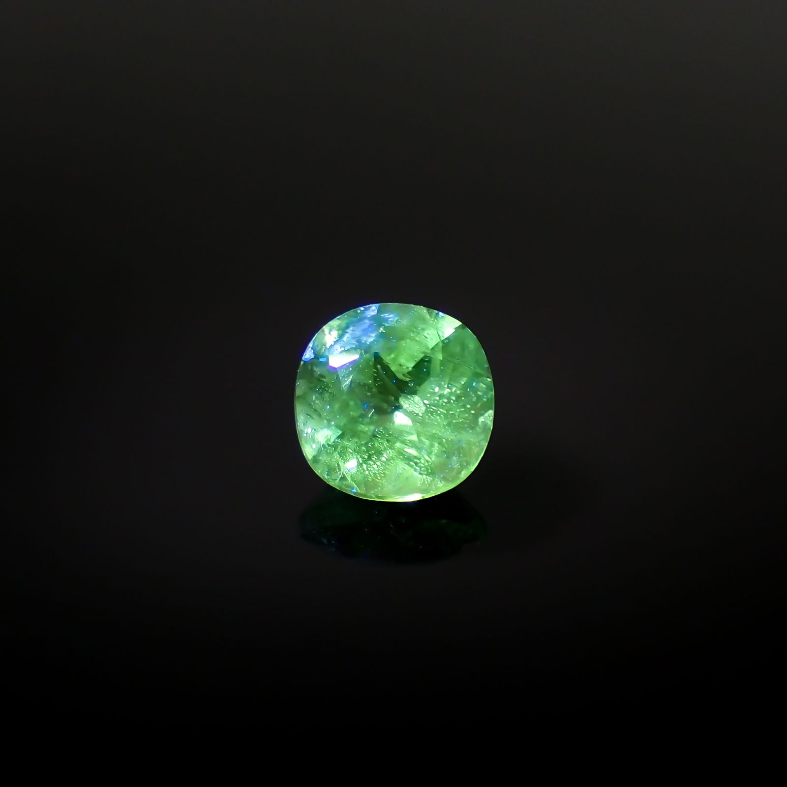 バナジウムコーネルピン(宝石名コーネルピン)タンザニア産 0.48ct 識別済[240326553]4.9x4.9mm前後