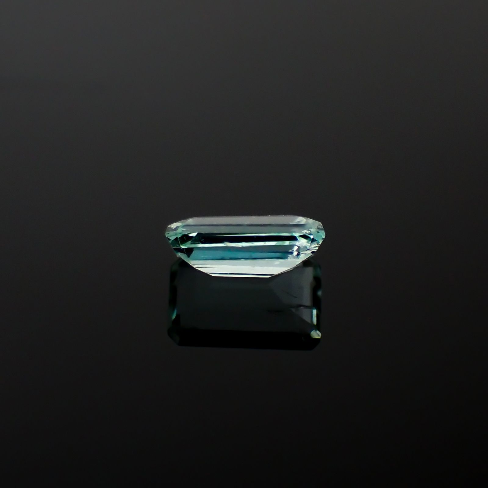 パステルカラーエメラルド コロンビア産 0.44ct[240225960]6x3.8mm前後