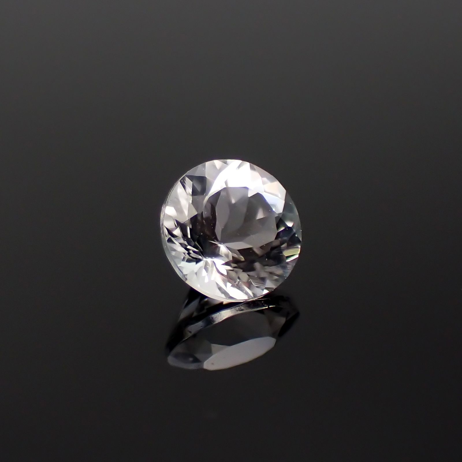 ダンビュライト(宝石名ダンブライト)メキシコ産 0.56ct 識別済[230722600]5.1x5.1mm前後