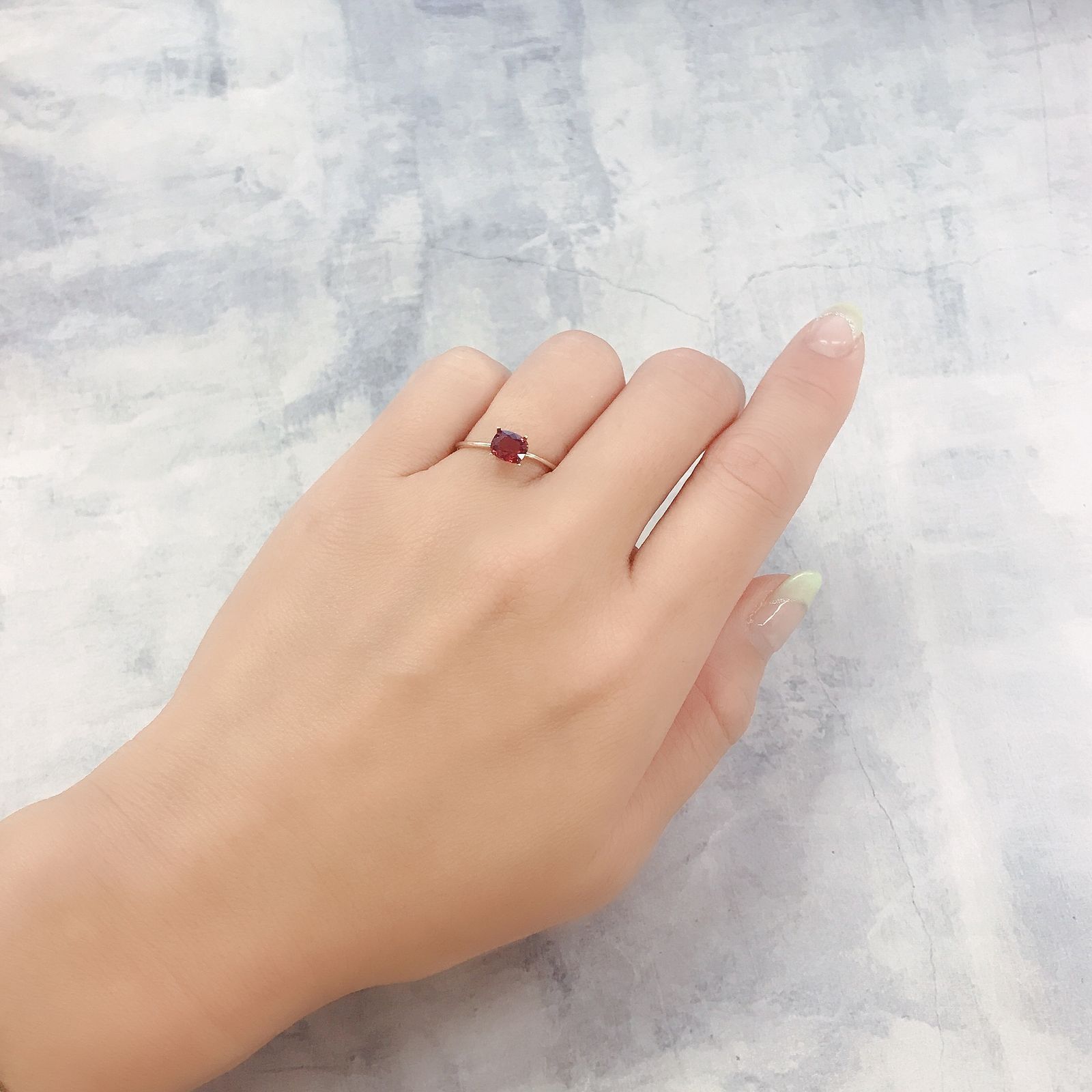 レッドスピネル(宝石名スピネル)ビルマ/マダガスカル産 0.75ct 識別済[220817541]5.9x4.9mm前後