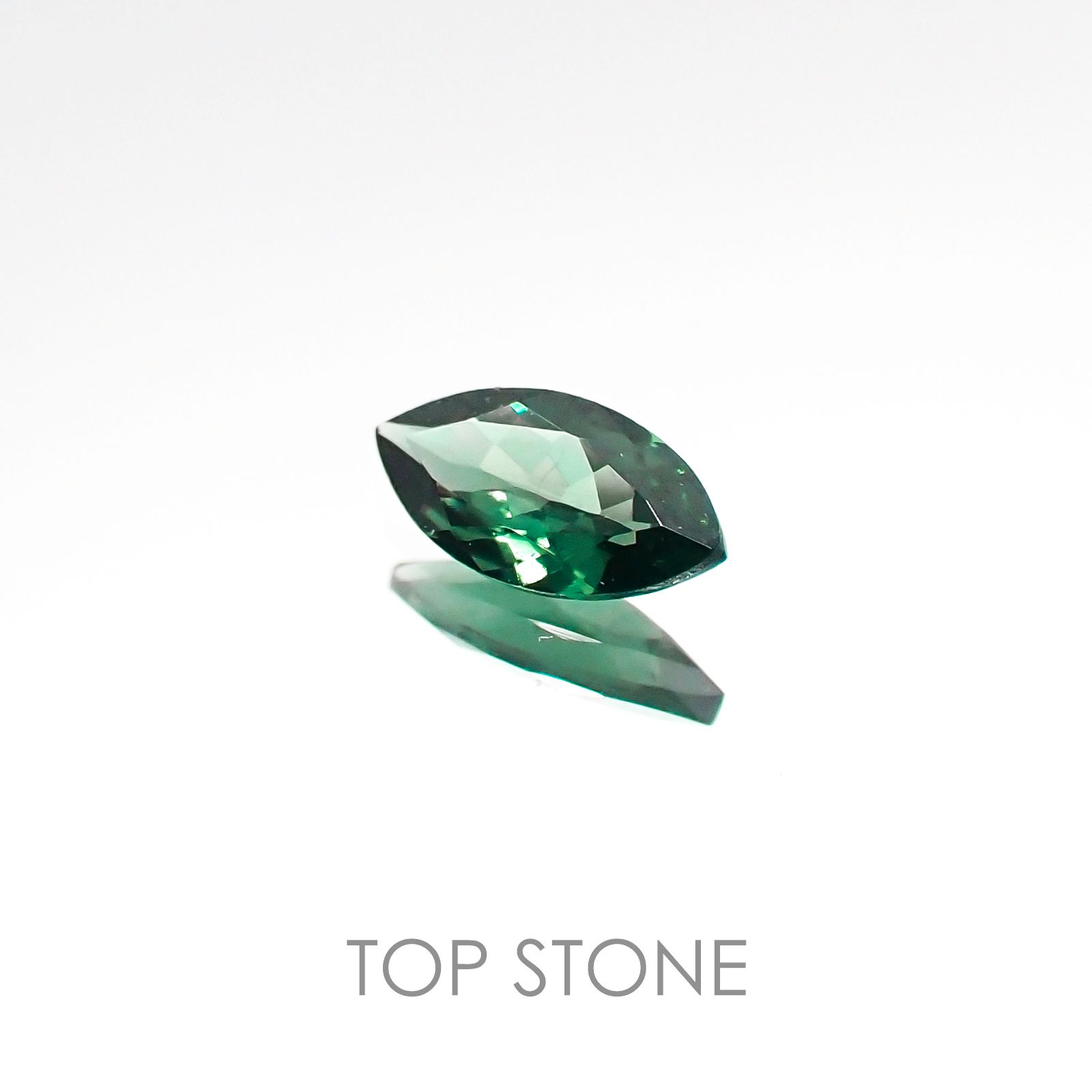 カラーチェンジガーネット(アレキタイプ)(宝石名ガーネット/カラーチェンジタイプ) マダガスカル・ベキリー産 0.25ct 識別済[20106606]6.2×3.1mm前後