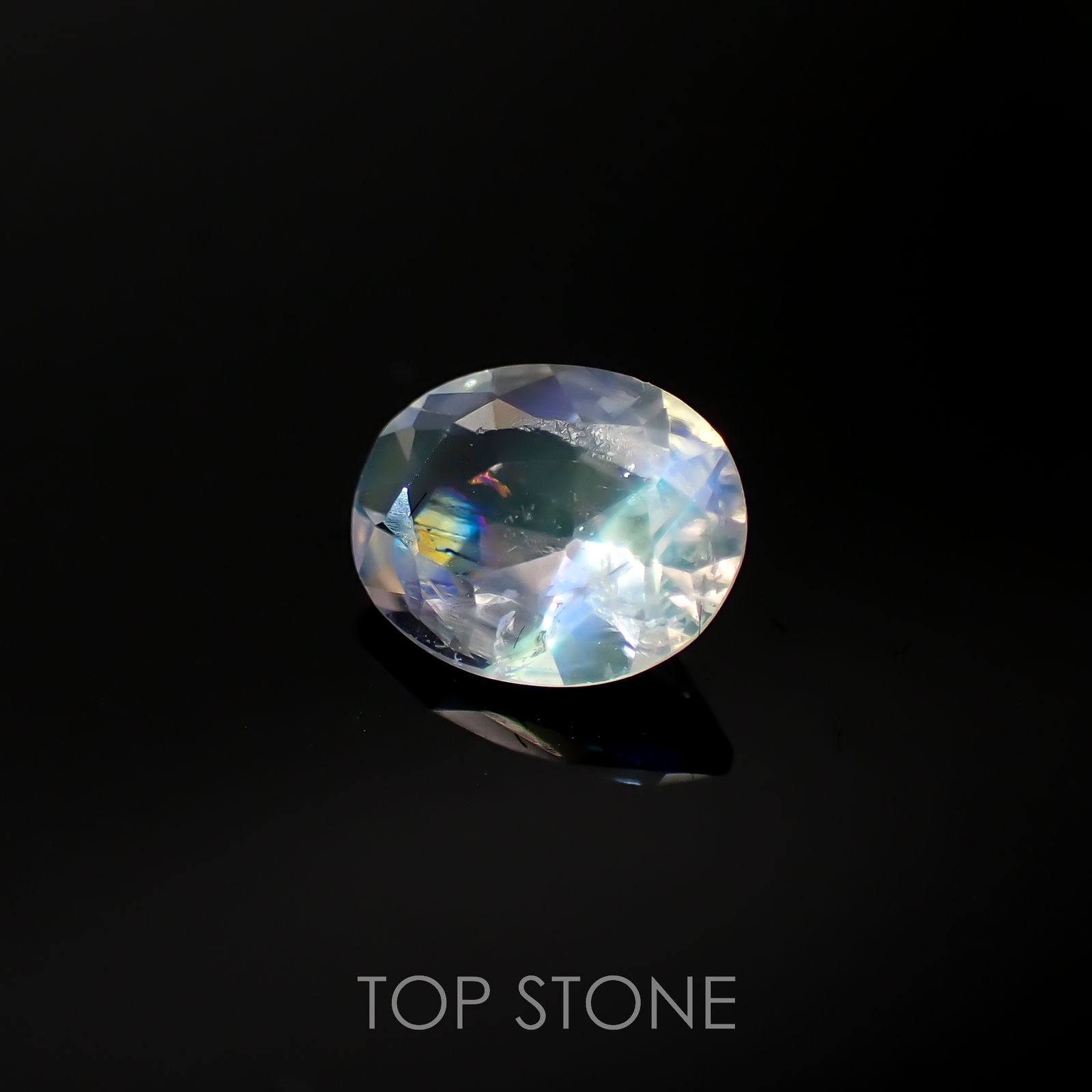 レインボームーンストーン(宝石名ラブラドライト)タンザニア産 0.72ct 識別済[220817477]7.2x5.6mm前後