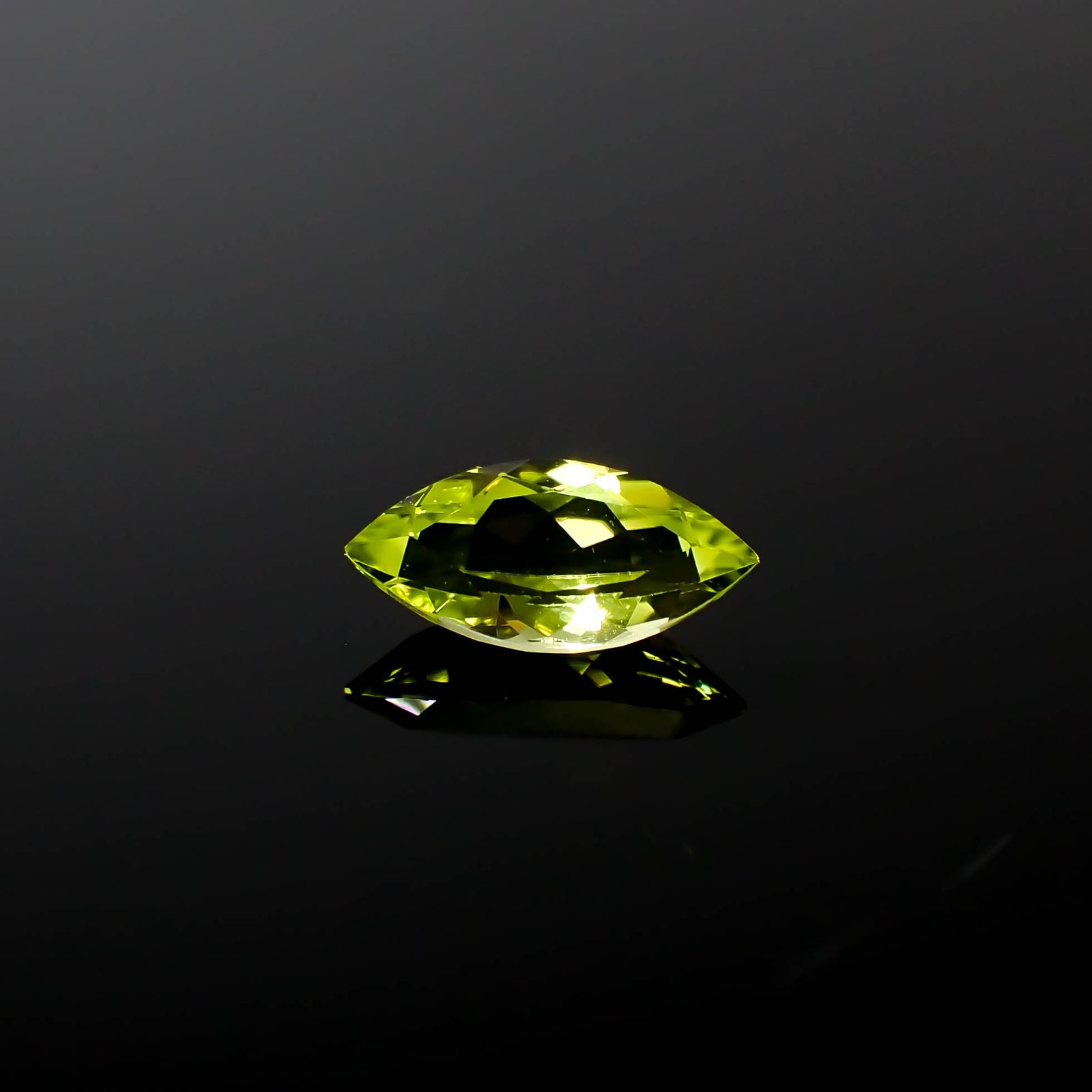 カナリートルマリン ザンビア・カナリー鉱山産 0.33ct[240527558]6.9x3.4mm前後