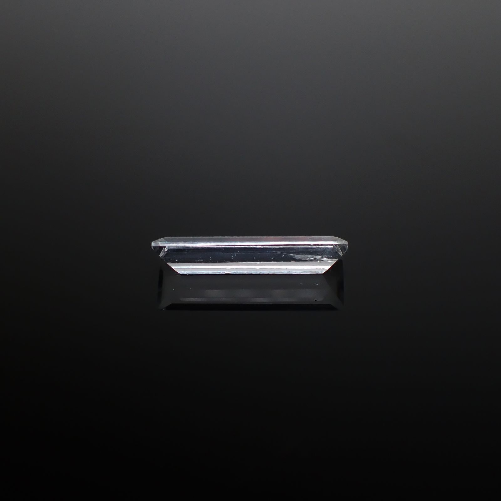 ナトロライト(宝石名ナトロライト)アメリカ・ニュージャージー州産 1.550ct ソ付(日独)[250229897]16.22x4.72mm前後
