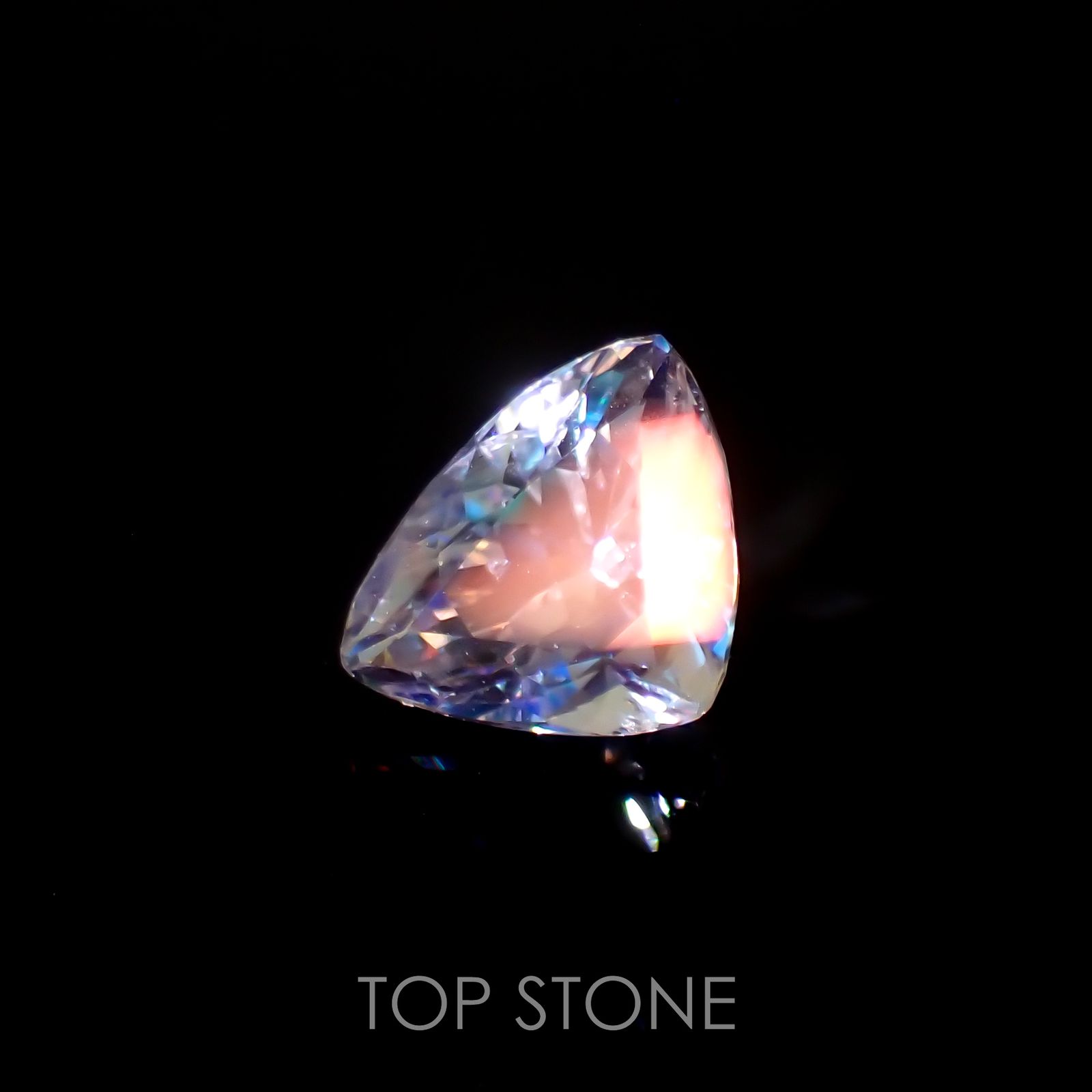 レインボームーンストーン(宝石名ラブラドライト)マダガスカル産 0.53ct 識別済[211113760]4.8x6.2mm前後