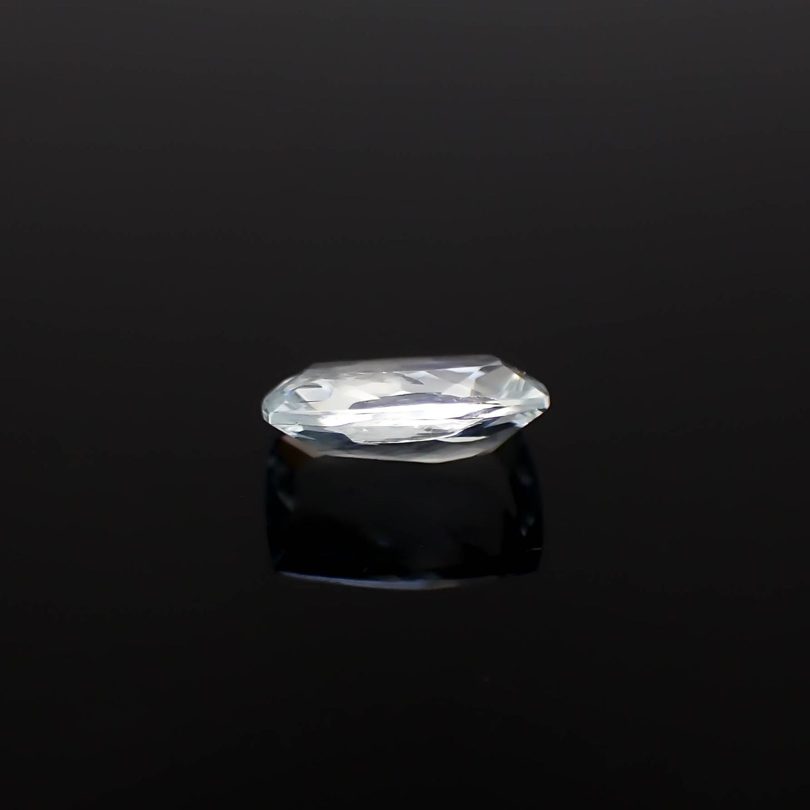 レインボーアクアマリン ブラジル産 1.58ct [250330151]9.4x6