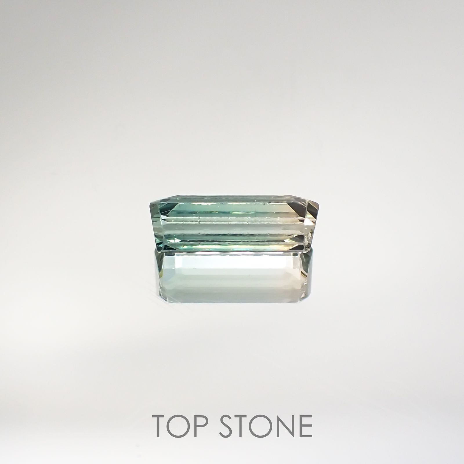 バイカラートルマリン ブラジル産 ルース 1.7ct[210711883]10.5×4.2mm前後