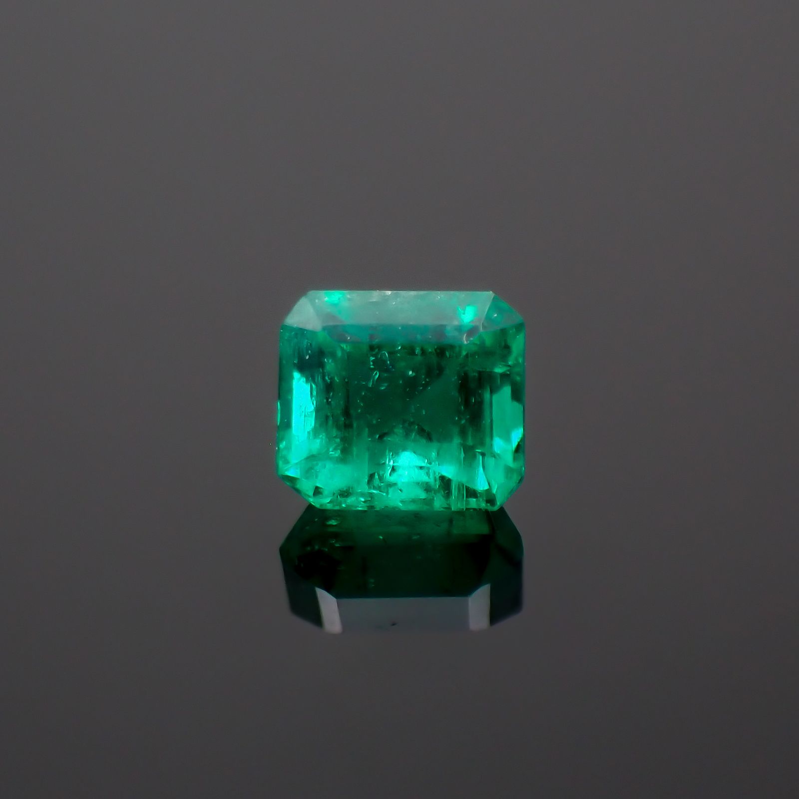 エメラルド コロンビア産 0.19ct[230421712]3.4x3mm前後