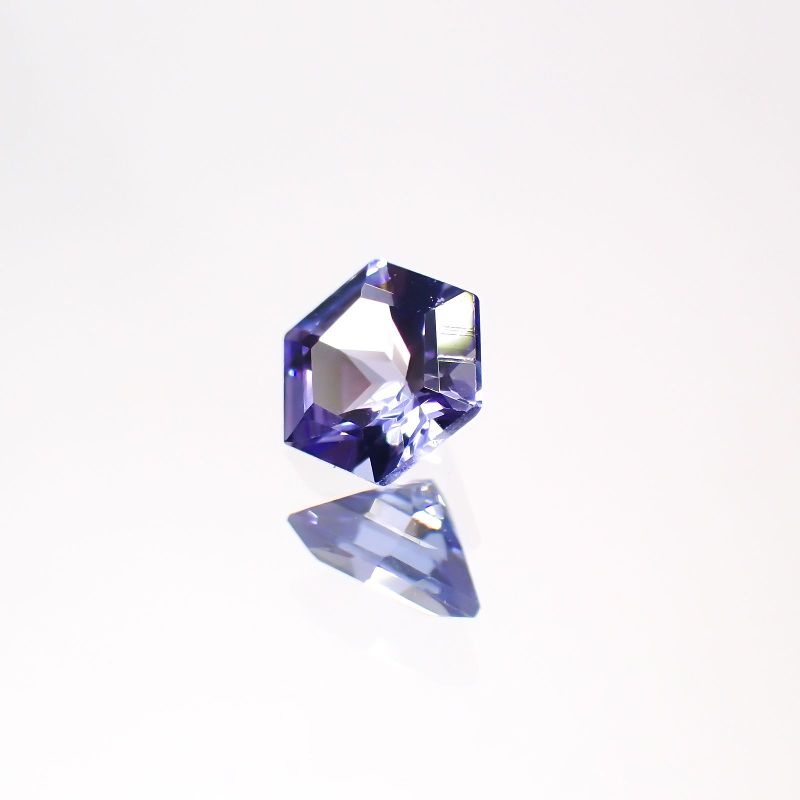 ◇ヘキサゴンカット◇タンザナイト(宝石名タンザナイト)タンザニア産 0.27ct 識別済[220113852]4.1x4mm前後