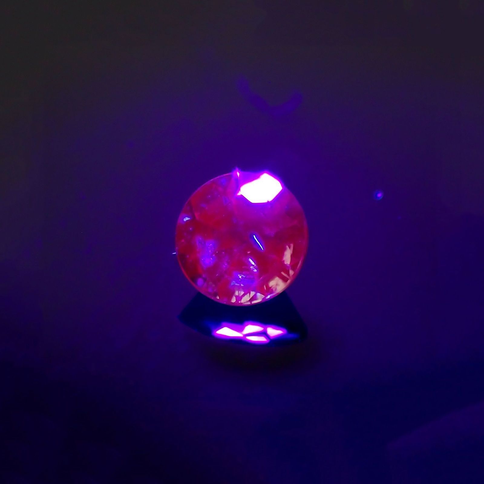 アレキサンドライト(宝石名アレキサンドライト)ブラジル産 識別済 0.19ct / 3.4x3.4mm前後 [230823179]