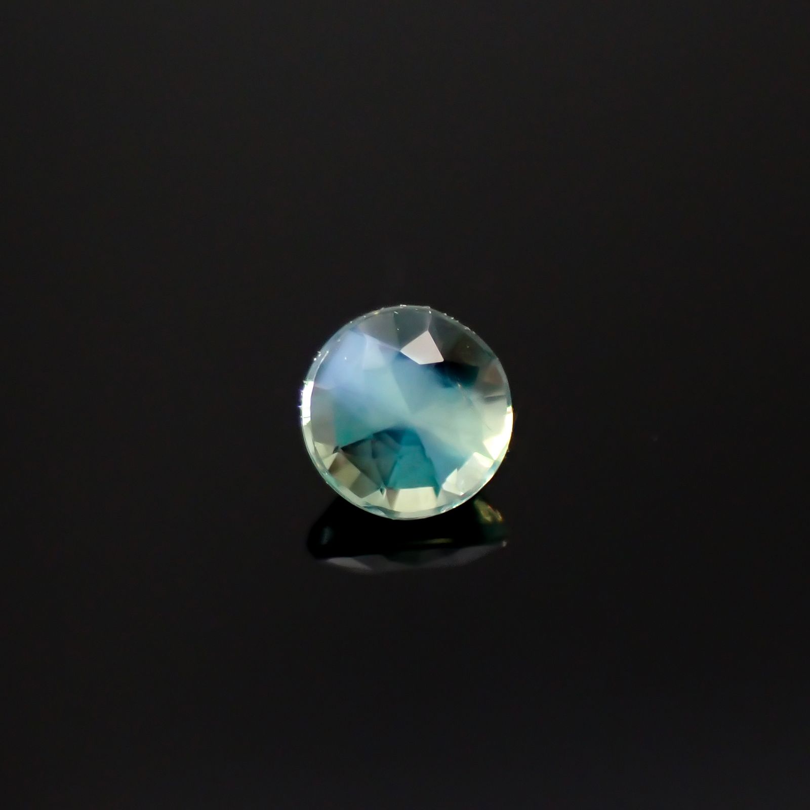 アレキサンドライトキャッツアイ ブラジル産/EmeraldMains社製 0.071ct[240627963]2.3x2.3mm前後