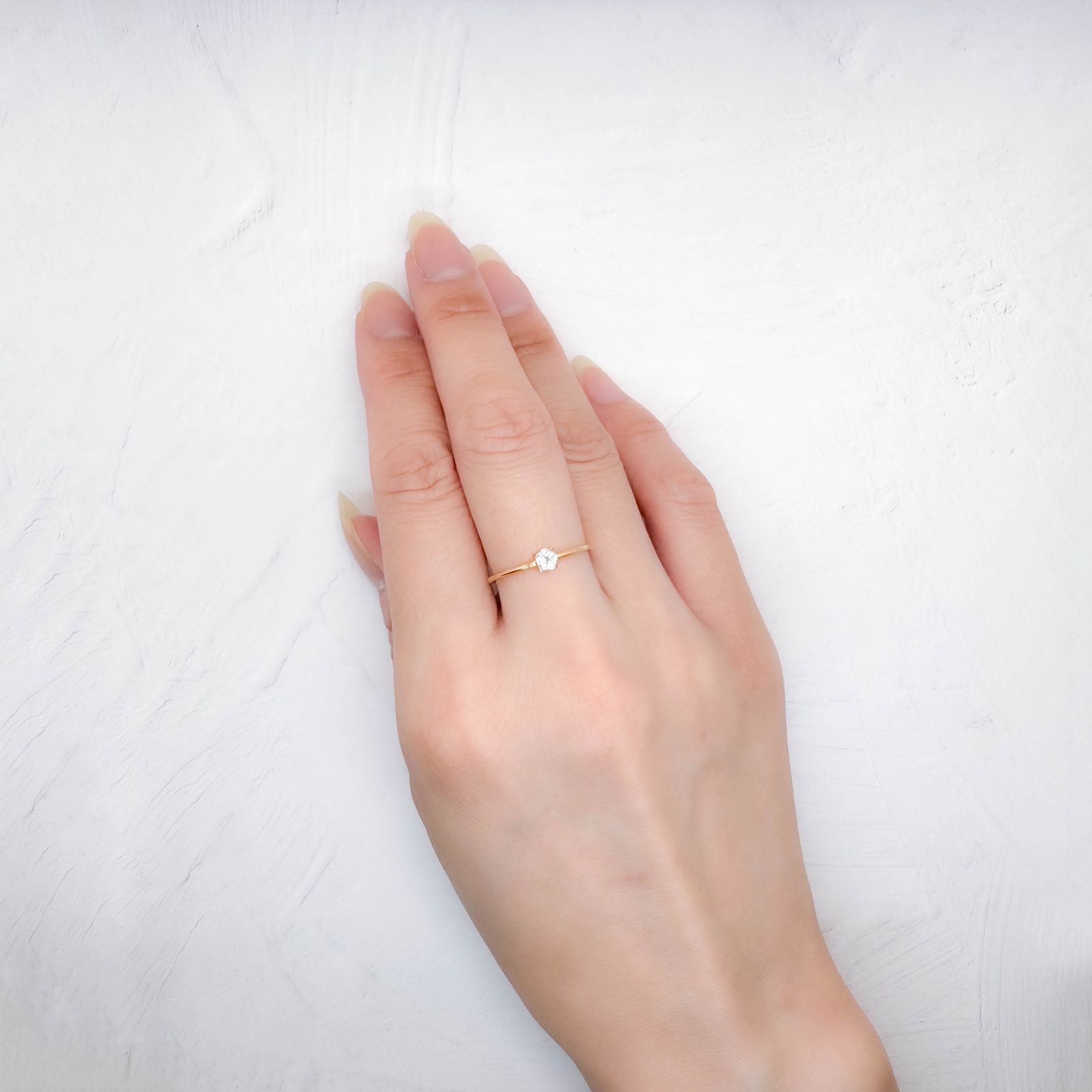 ◇カスタム・フラワーカット◇カラーレスサファイア スリランカ/マダガスカル産 0.23ct [250830977]3.4x3.5mm前後