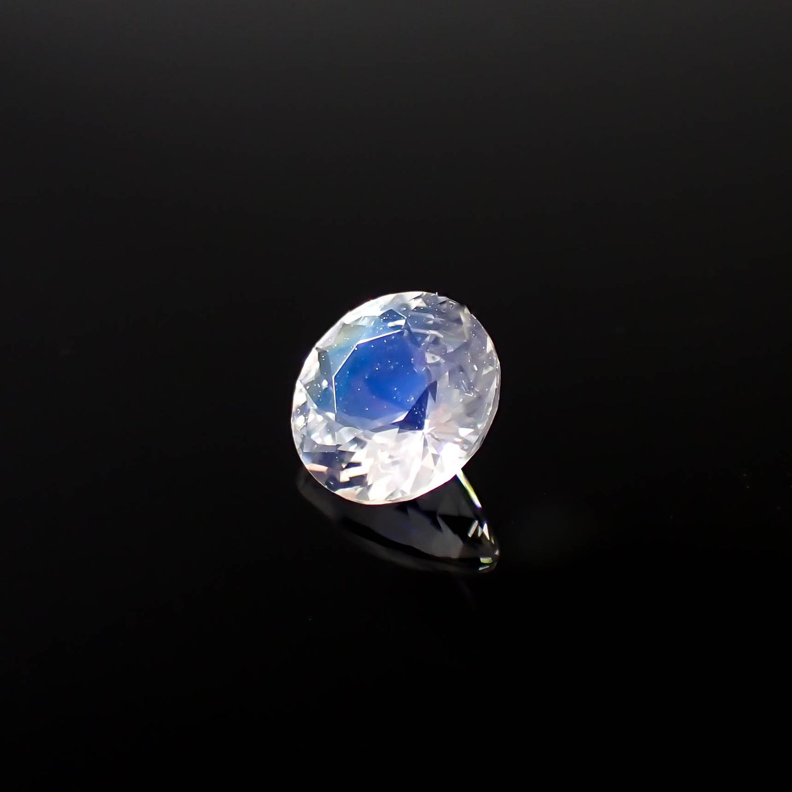 レインボームーンストーン ザンビア産 0.58ct[240326920]5.8x5.8mm前後