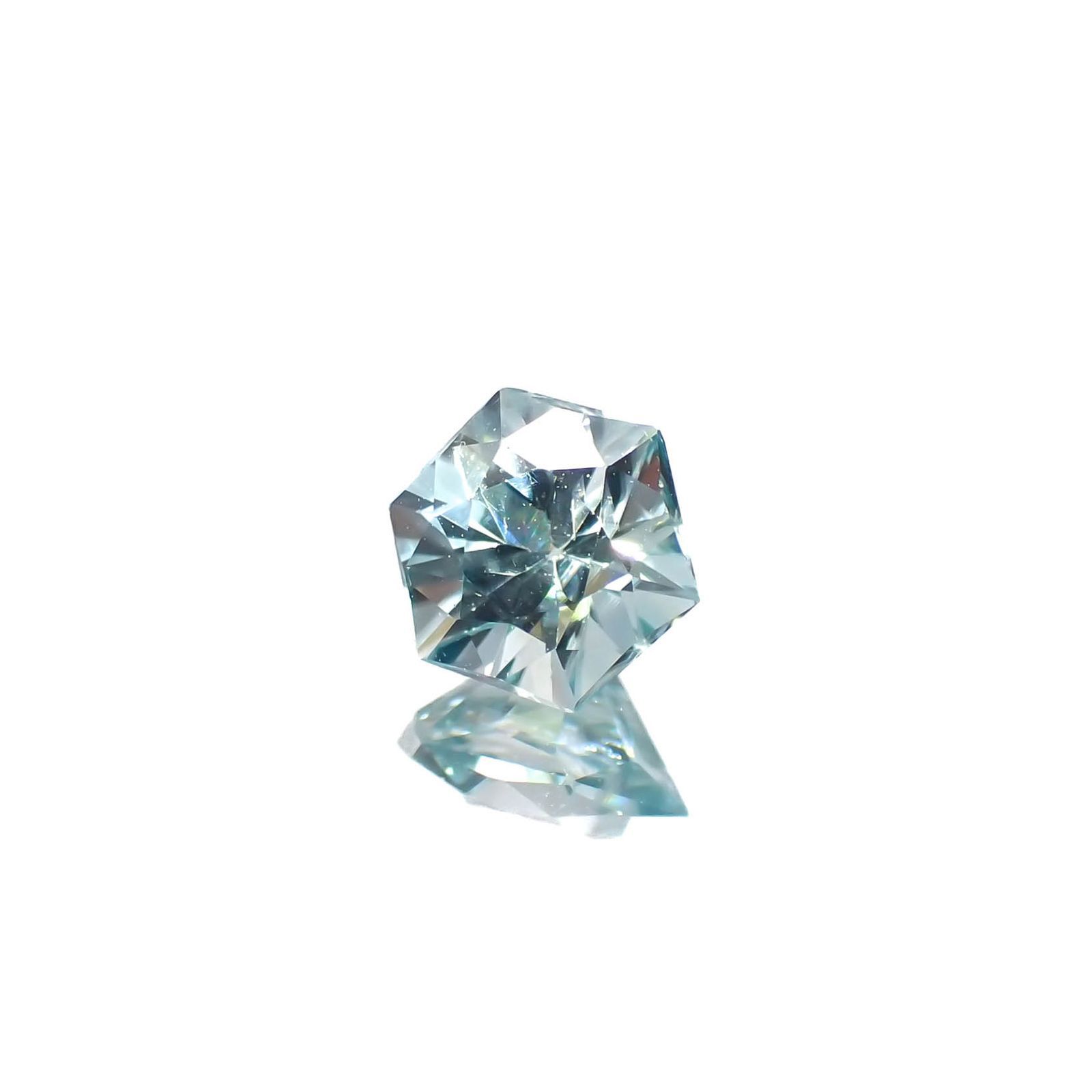 ◇ヘキサゴンカット◇アイスブルージルコン(宝石名ジルコン)カンボジア産 0.79ct 識別済[230320856]4.8x4.7mm前後