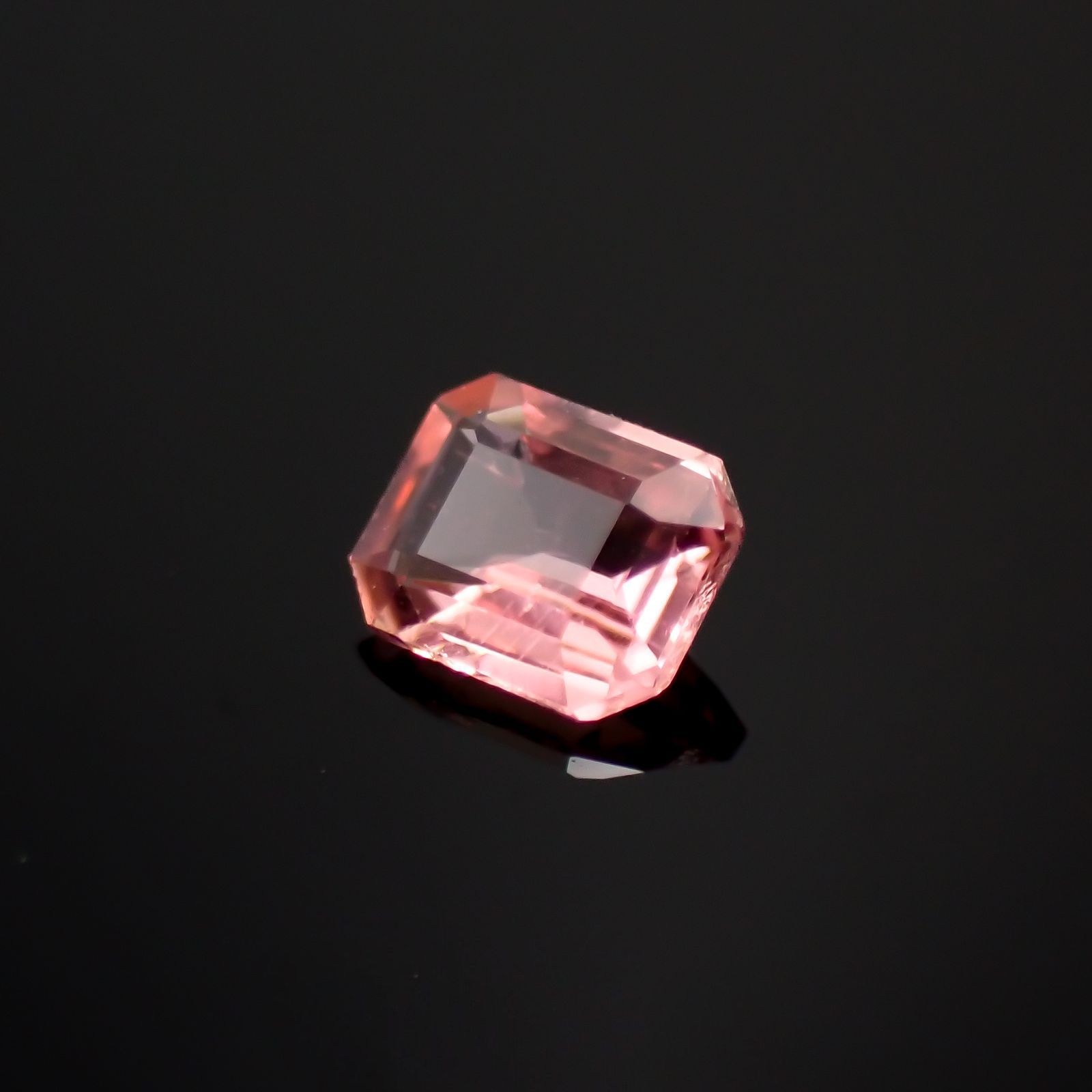ヴェイリネナイト(宝石名ベイリネナイト)パキスタン産 0.11ct 識別済[221219288]3.2x2.6mm前後