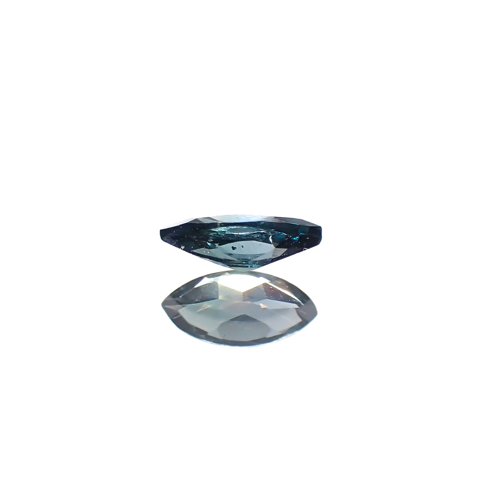 ベキリーブルーガーネット（カラーチェンジガーネット アレキタイプ） マダガスカル・ベキリー産 0.17ct[240628283]5.1x2.5mm前後