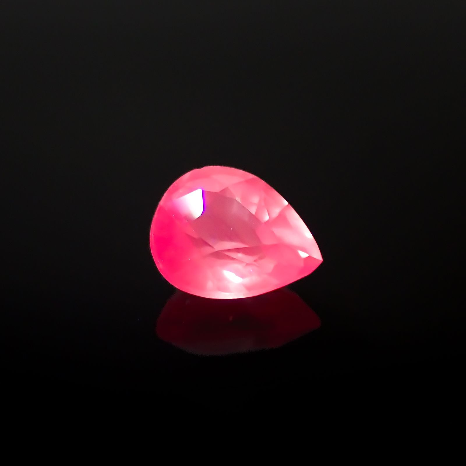 シルキーピンクスピネル(宝石名ピンク・スピネル)タンザニア産 0.95ct 識別済[230120247]6.7x5.5mm前後