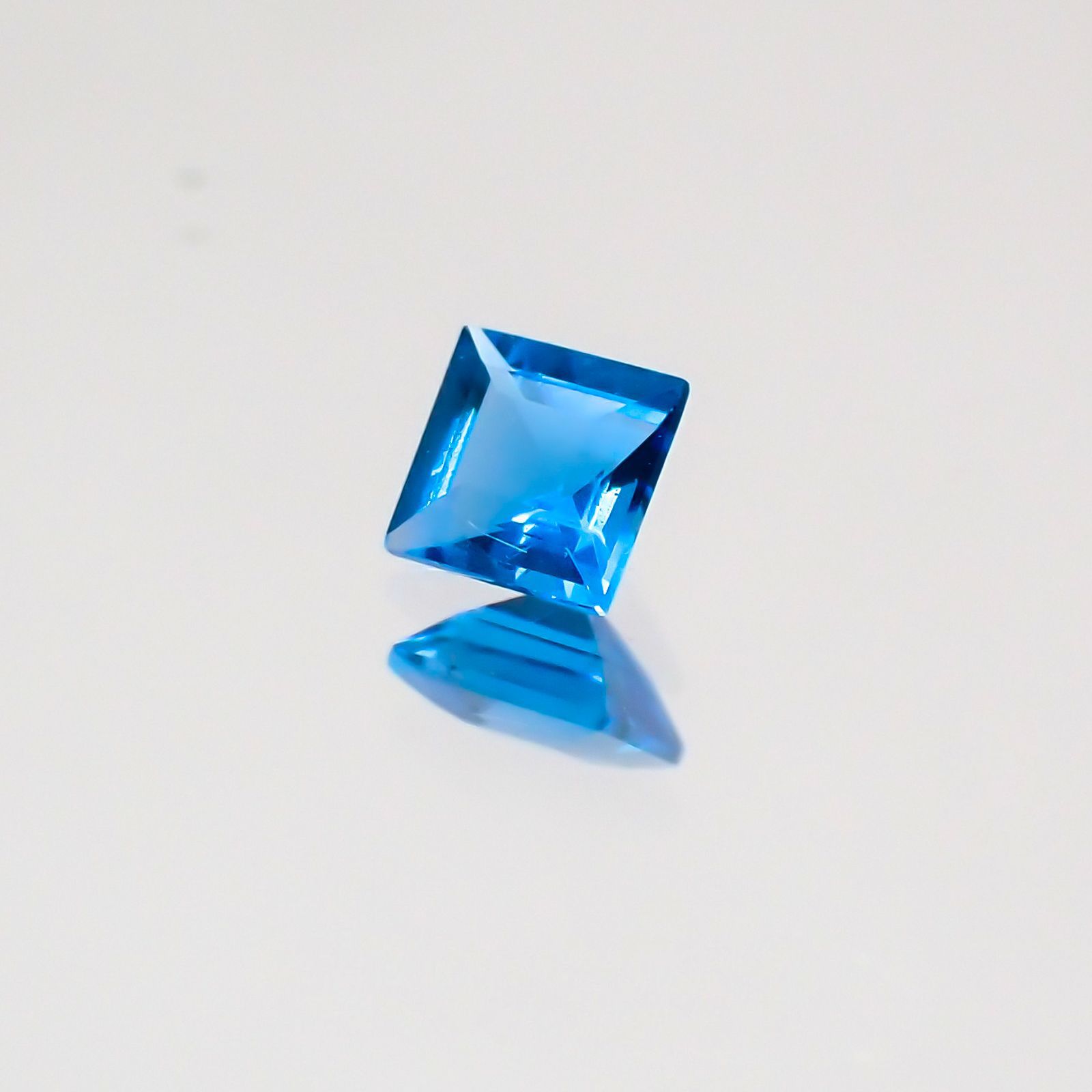 アウイナイト ドイツ産 ルース 0.09ct[210210036]2.7×2.7mm前後