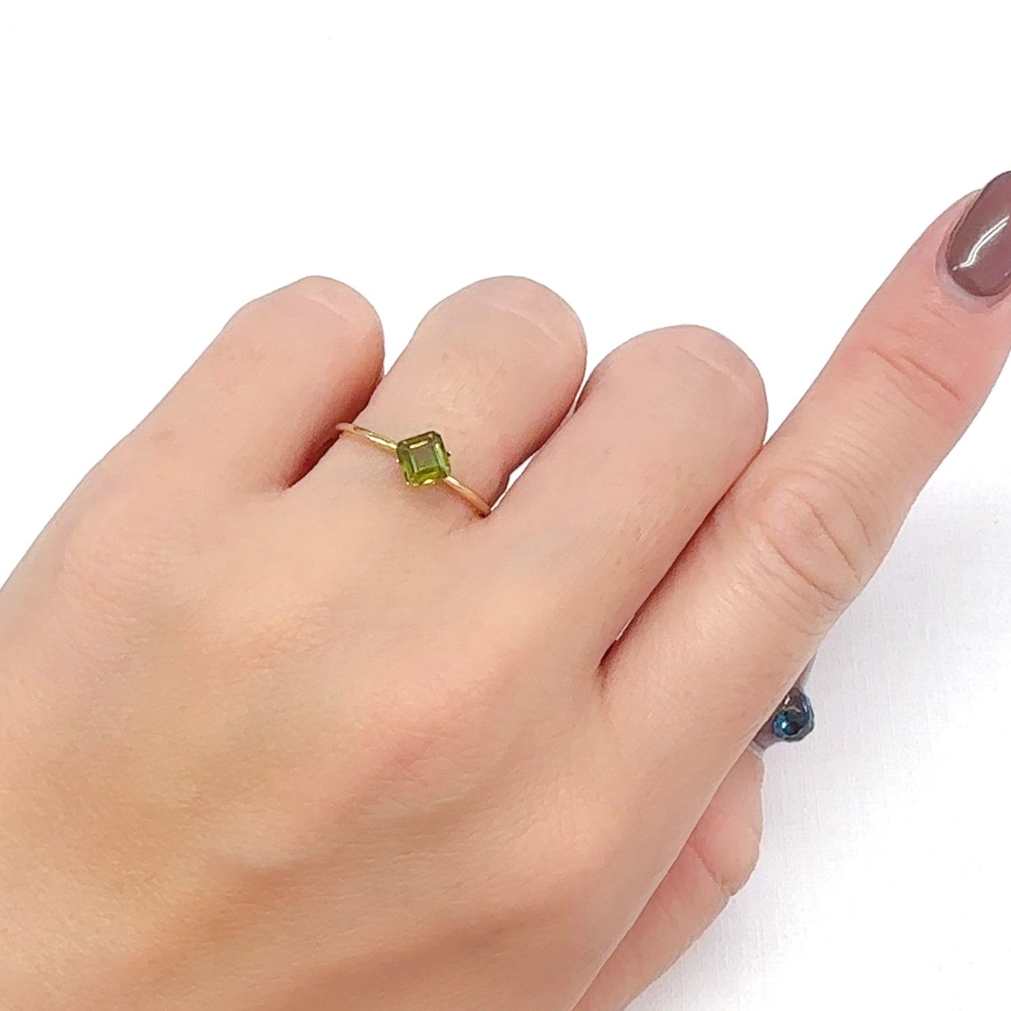 カラーチェンジスフェーン(宝石名スフェーン / カラーチェンジ・タイプ)パキスタン産 0.66ct 識別済[240627955]4.7x4.5mm前後