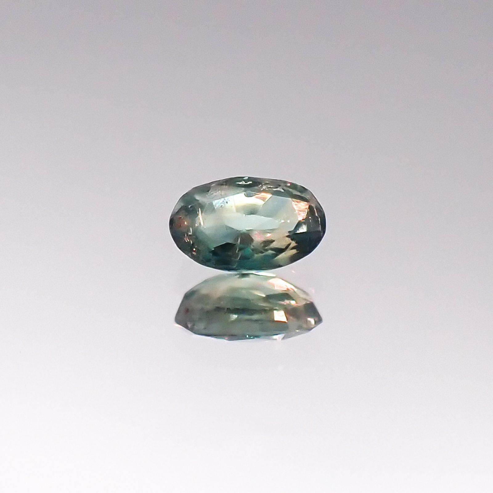 アレキサンドライト(宝石名アレキサンドライト) インド産 0.15ct 識別済[20095559]3.9×2.5mm前後