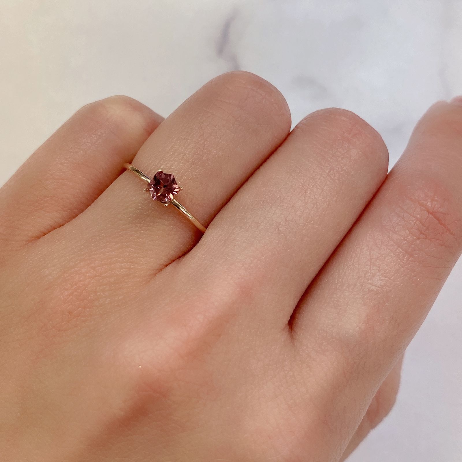 ◇ヘキサゴンカット◇マラヤガーネットSA(宝石名ガーネット) タンザニア産 0.35ct 識別済[210210094]4×4mm前後