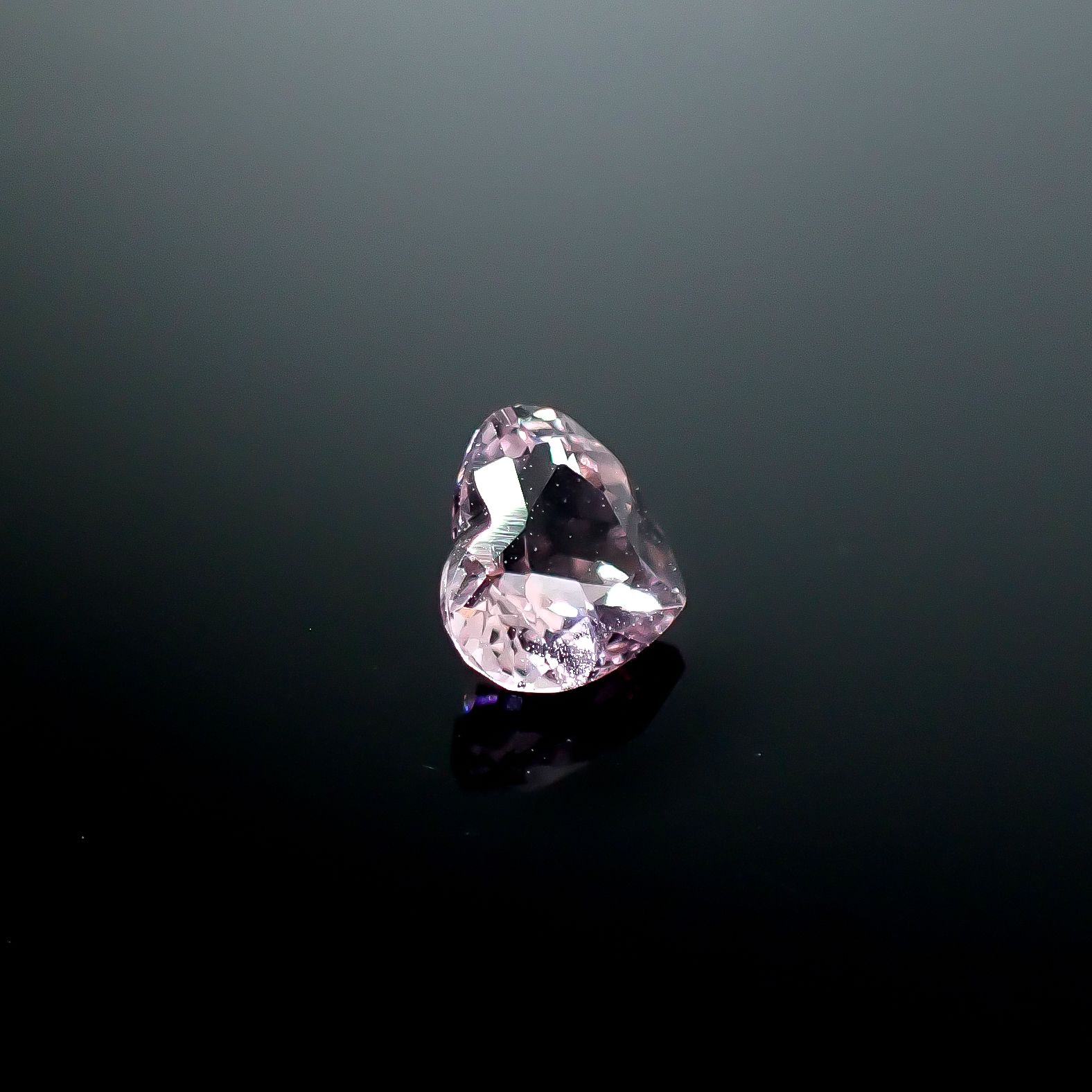 モルガナイト ブラジル産 0.49ct [250730877]4.8x5.8mm前後