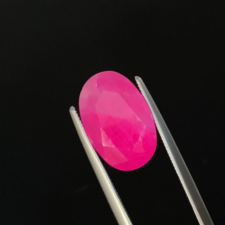 バイカラールビー アフリカ産 5.16ct[240125630]14.1x9.2mm前後 | TOP 