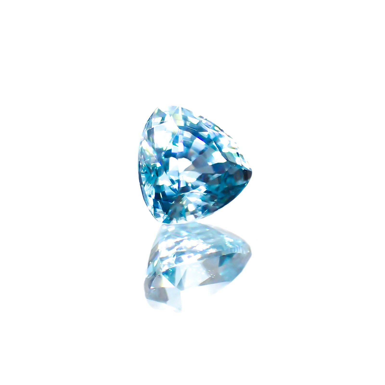 ブルージルコン(宝石名ジルコン) カンボジア産 1.43ct 識別済[211013445]6.1×6mm前後