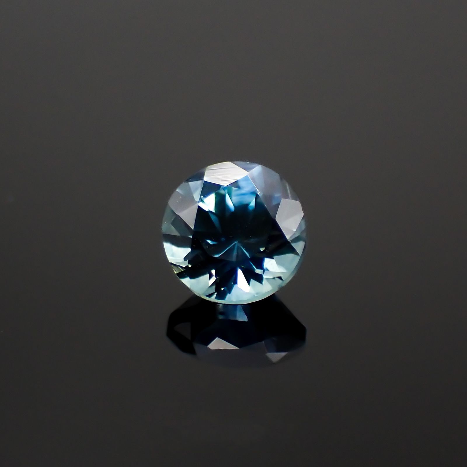 モンタナサファイア アメリカ・モンタナ州産 0.78ct[221219534]5.1x5.2mm前後