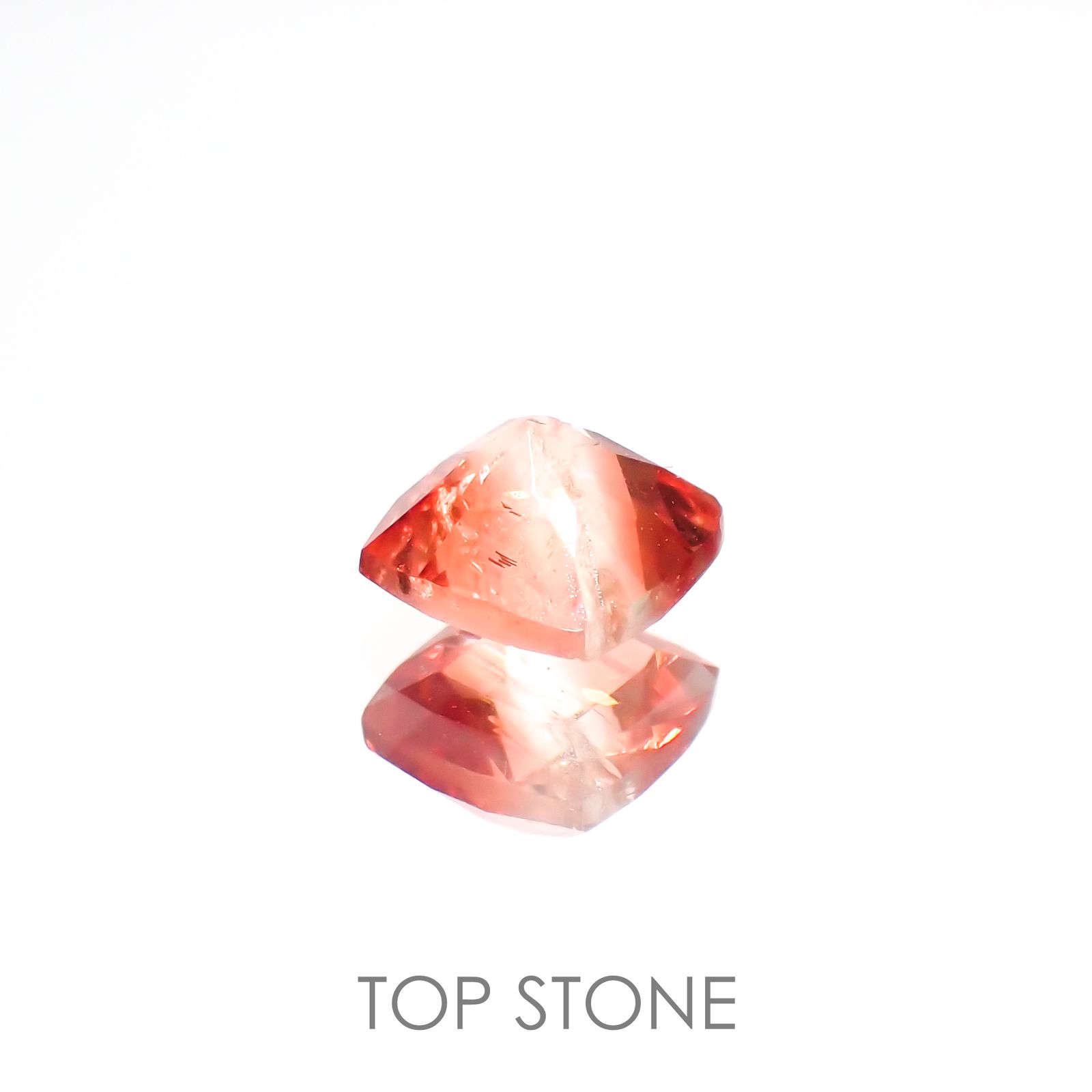 バイカラーアンデシン(宝石名アンデシン)チベット産 0.58ct 識別済[220115268]5.1x5.1mm前後