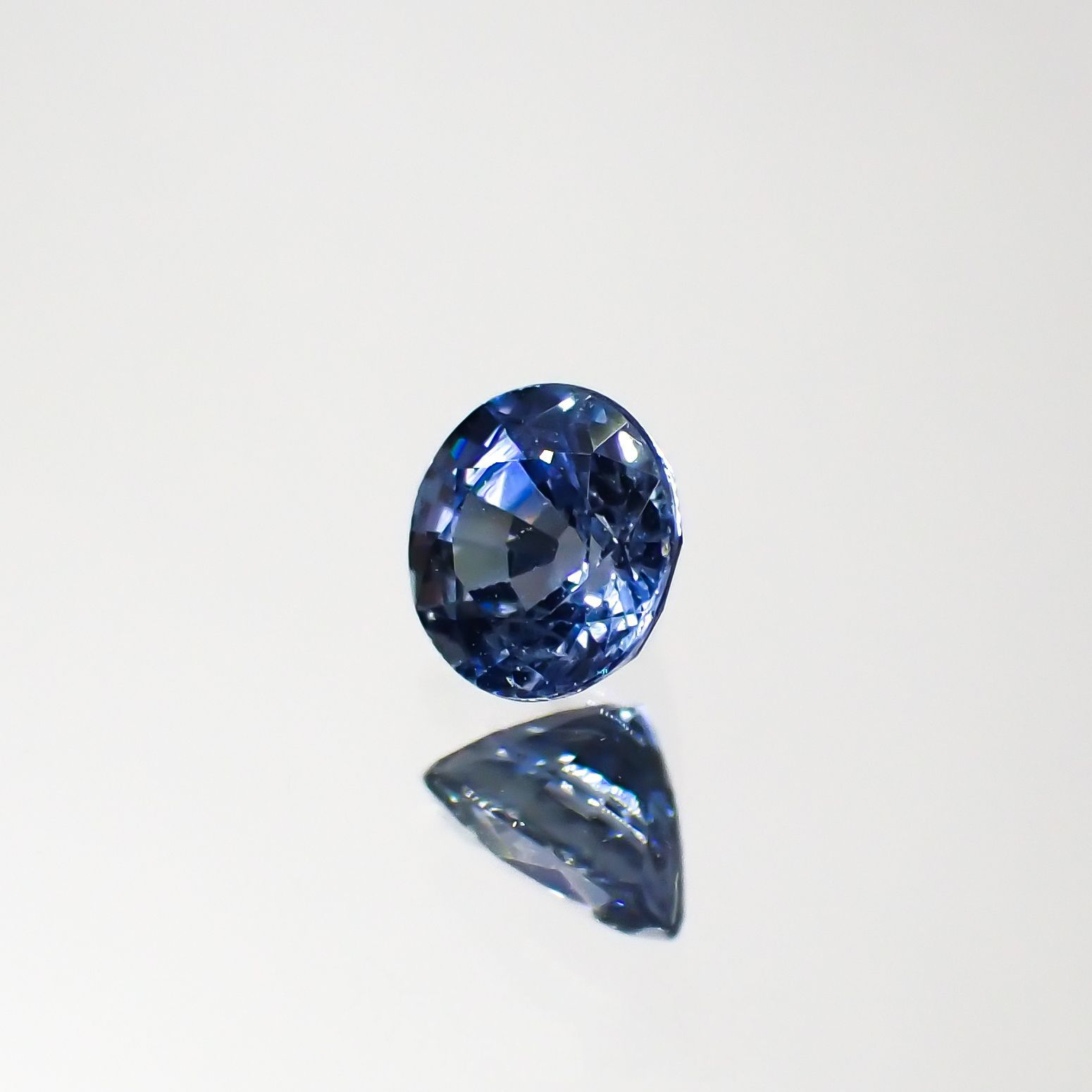 アイスブルーサファイア(宝石名サファイア)スリランカ/マダガスカル産 0.38ct 識別済[220515976]4.2x4.2mm前後