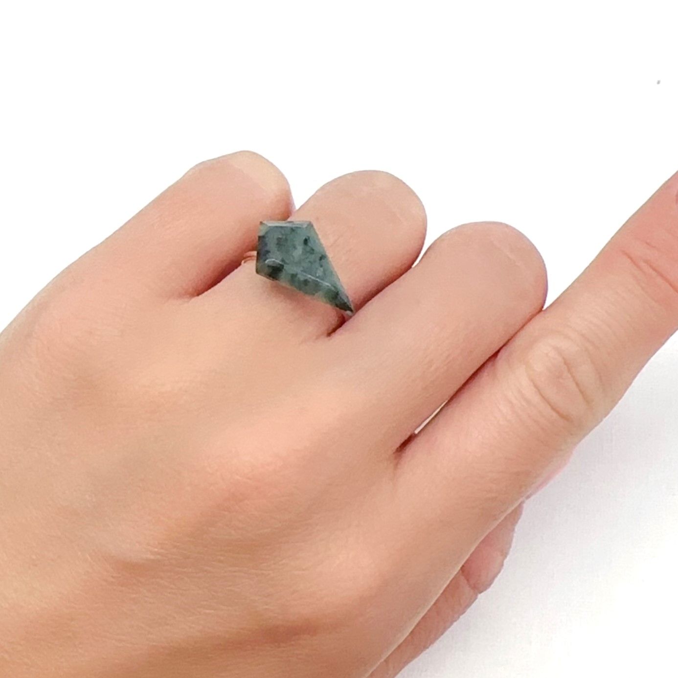 ◇カスタムカット◇エメラルド ブラジル産 3.11ct[240326480]18.2x10.6mm前後