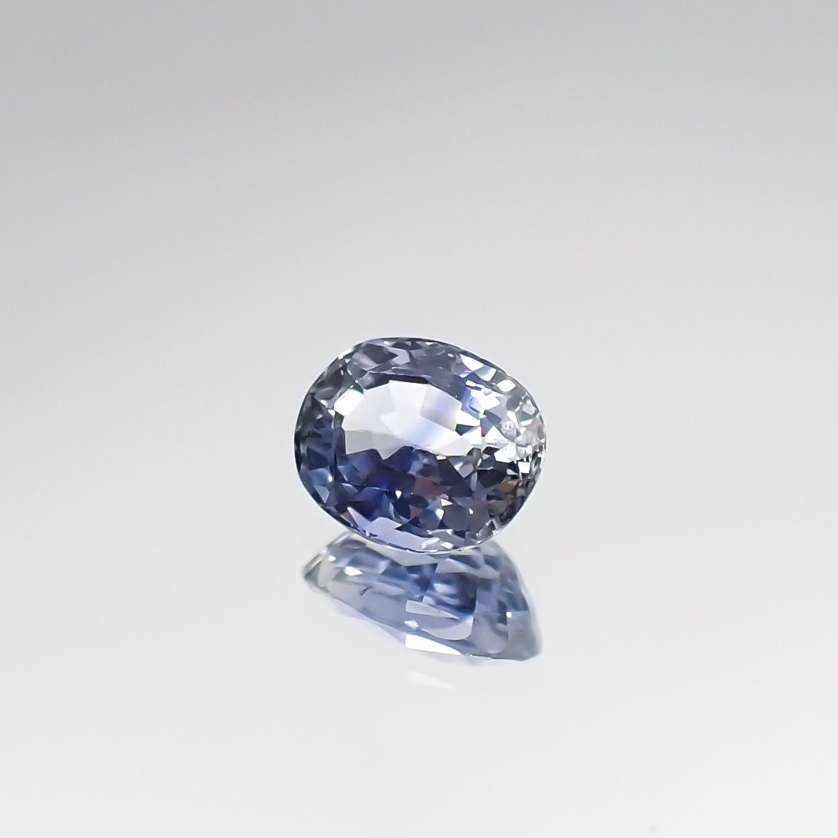 アイスブルーサファイア スリランカ・マダガスカル産 ルース 0.37ct[210711175]4.7×3.7mm前後
