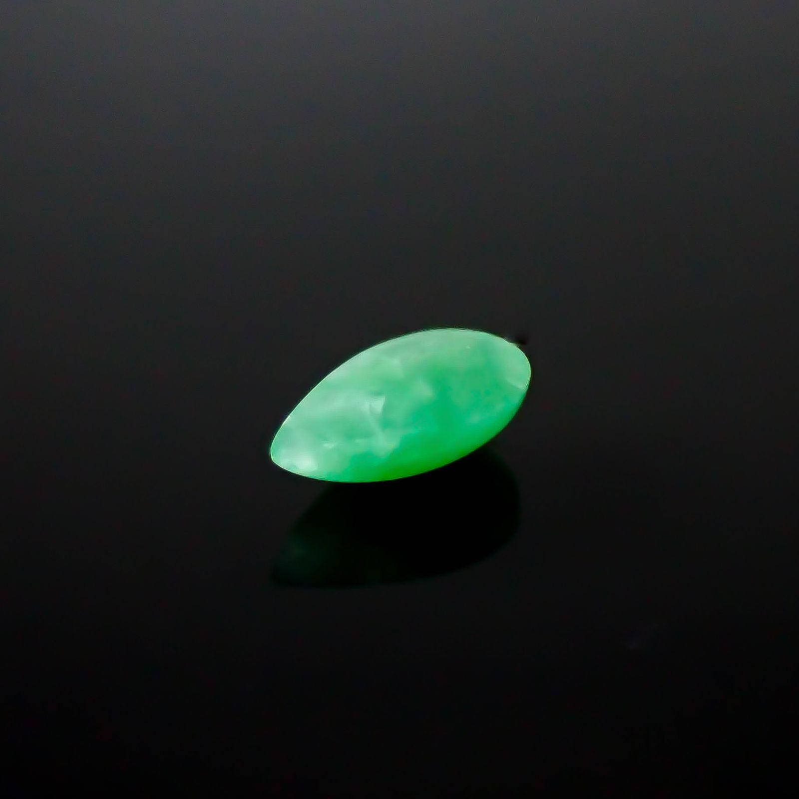 翡翠 ビルマ産 0.91ct [250430300]8.6x4.9mm前後