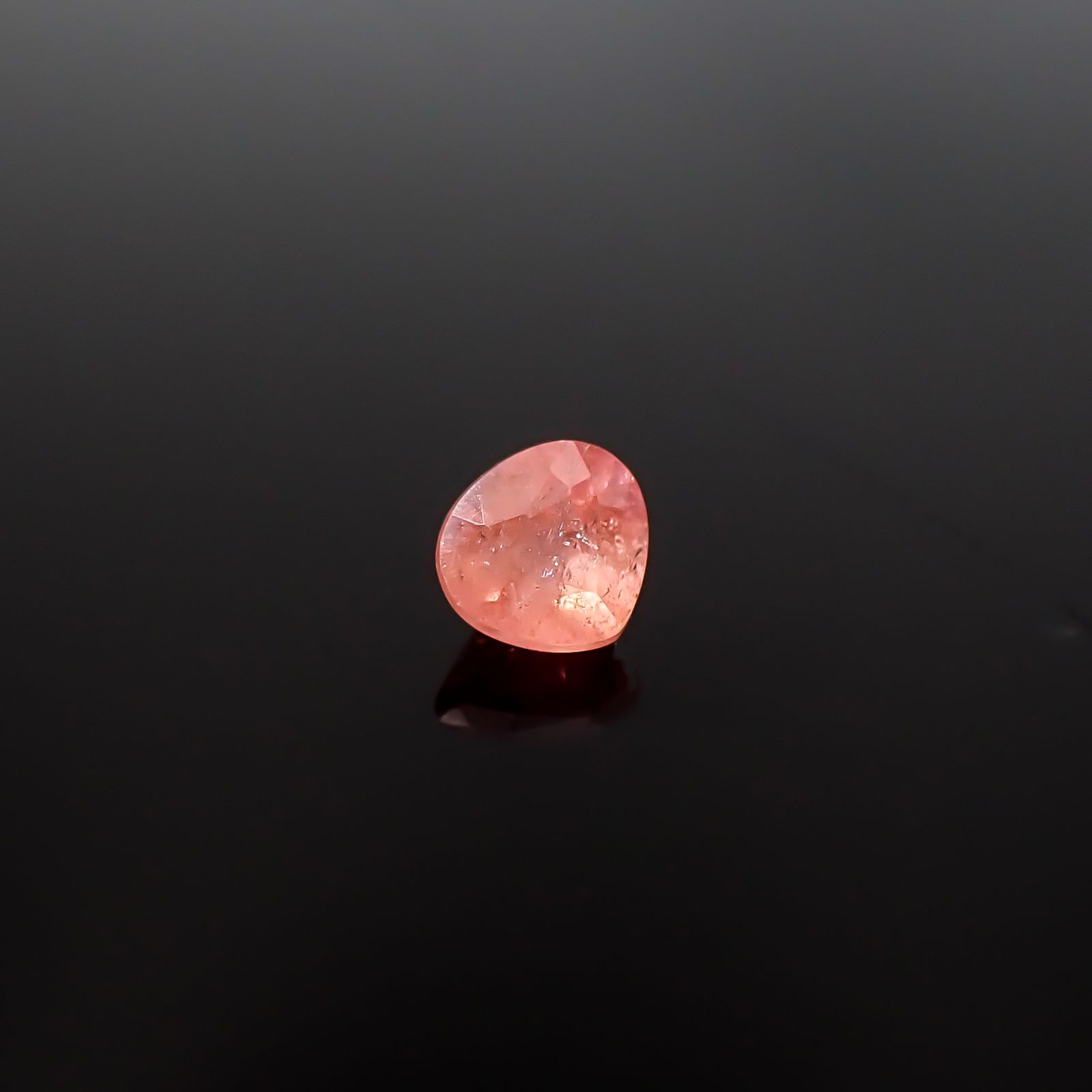 ヴェイリネナイト(宝石名ベイリネイト)パキスタン産 識別済 0.31ct / 3.9x4.2mm前後 [260432006]