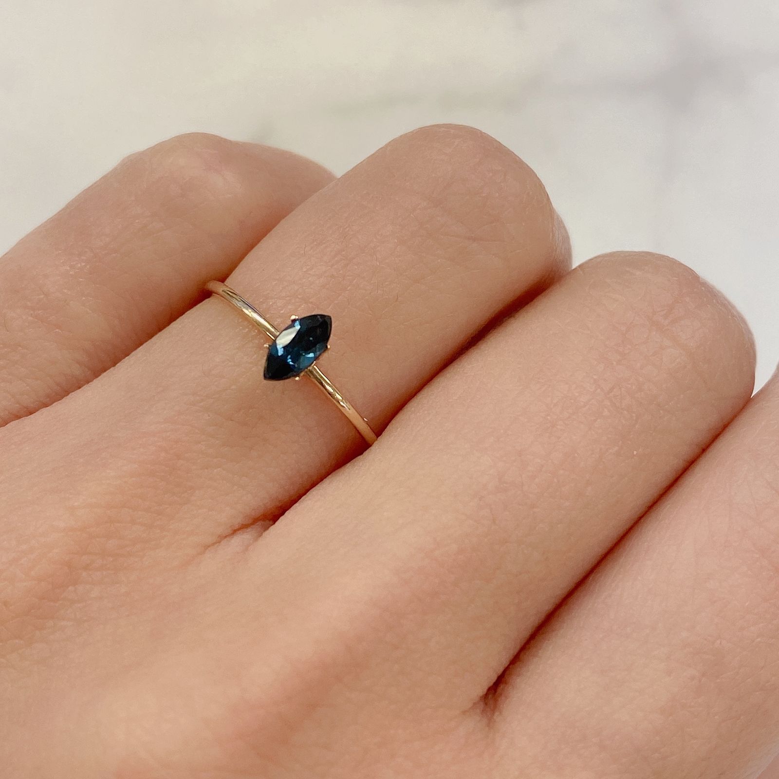 カラーチェンジガーネット(アレキタイプ)(宝石名ガーネット/カラーチェンジタイプ) マダガスカル・ベキリー産 0.31ct 識別済[20106605]6.3×3mm前後