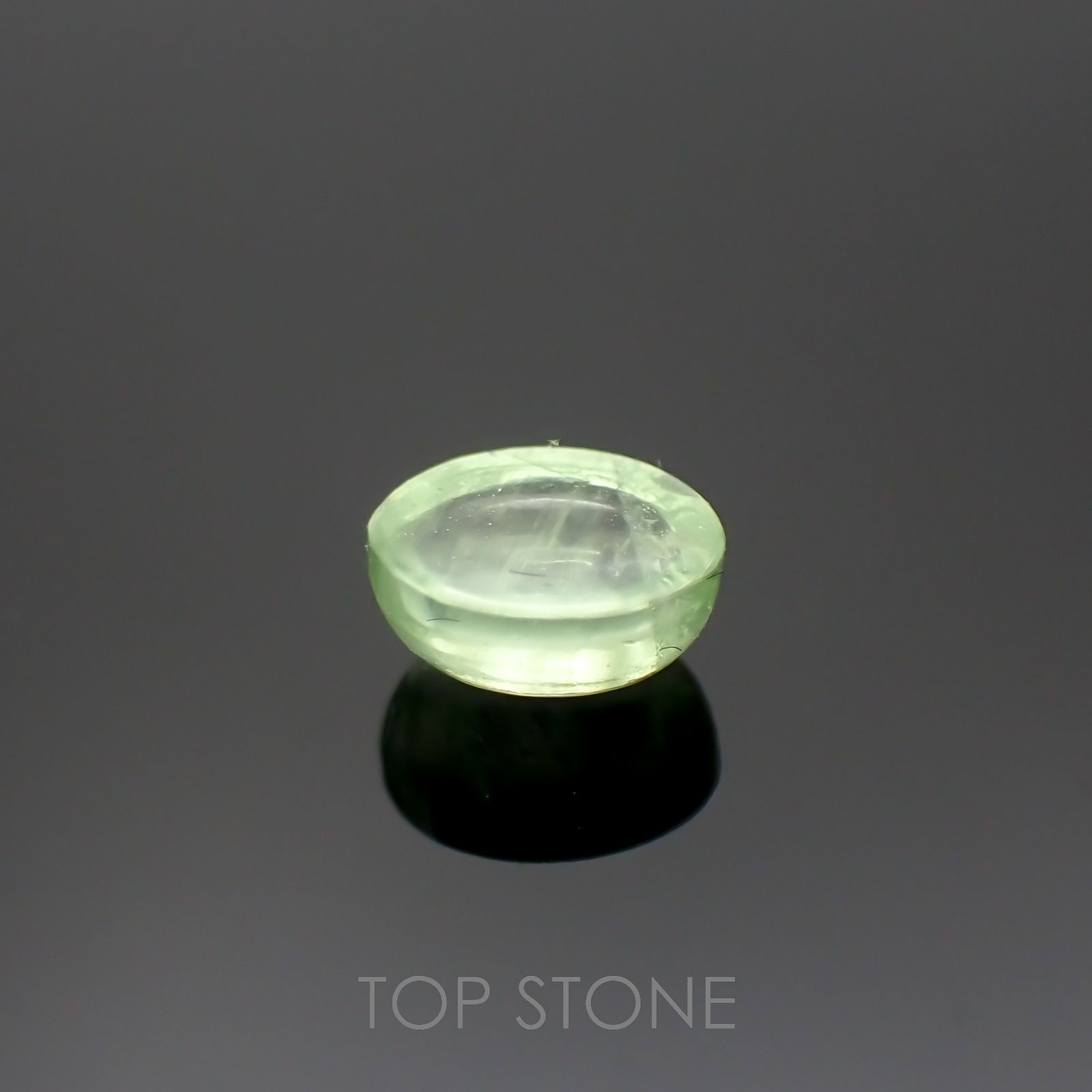 ミントガーネット(宝石名グロッシュラー・ガーネット)タンザニア産 0.56ct 識別済[220917748]4.9x4mm前後