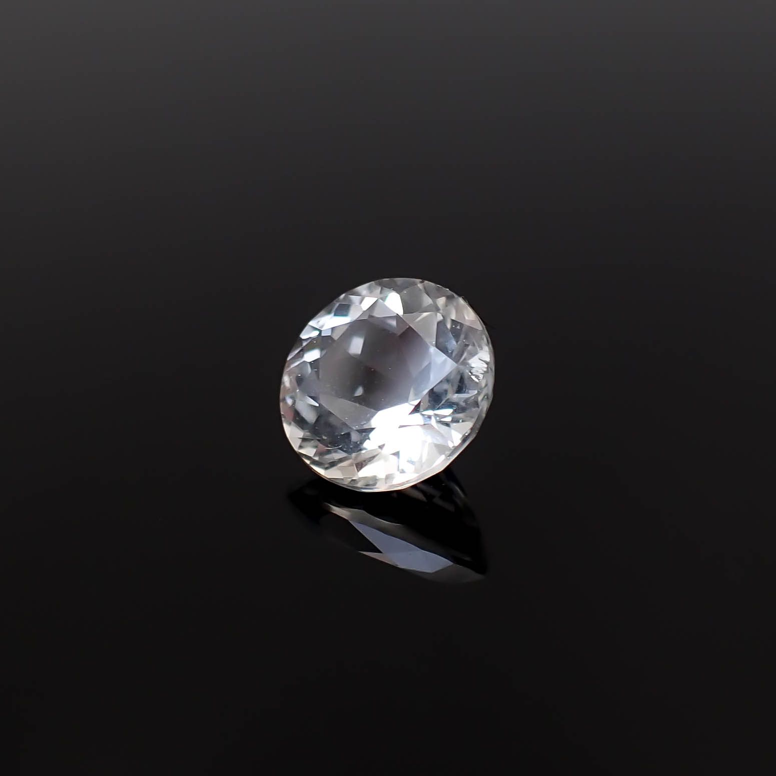 オーソクレース(宝石名ホワイト・オーソクレース)パキスタン産 0.68ct 識別済[250530441]6.1x6.1mm前後