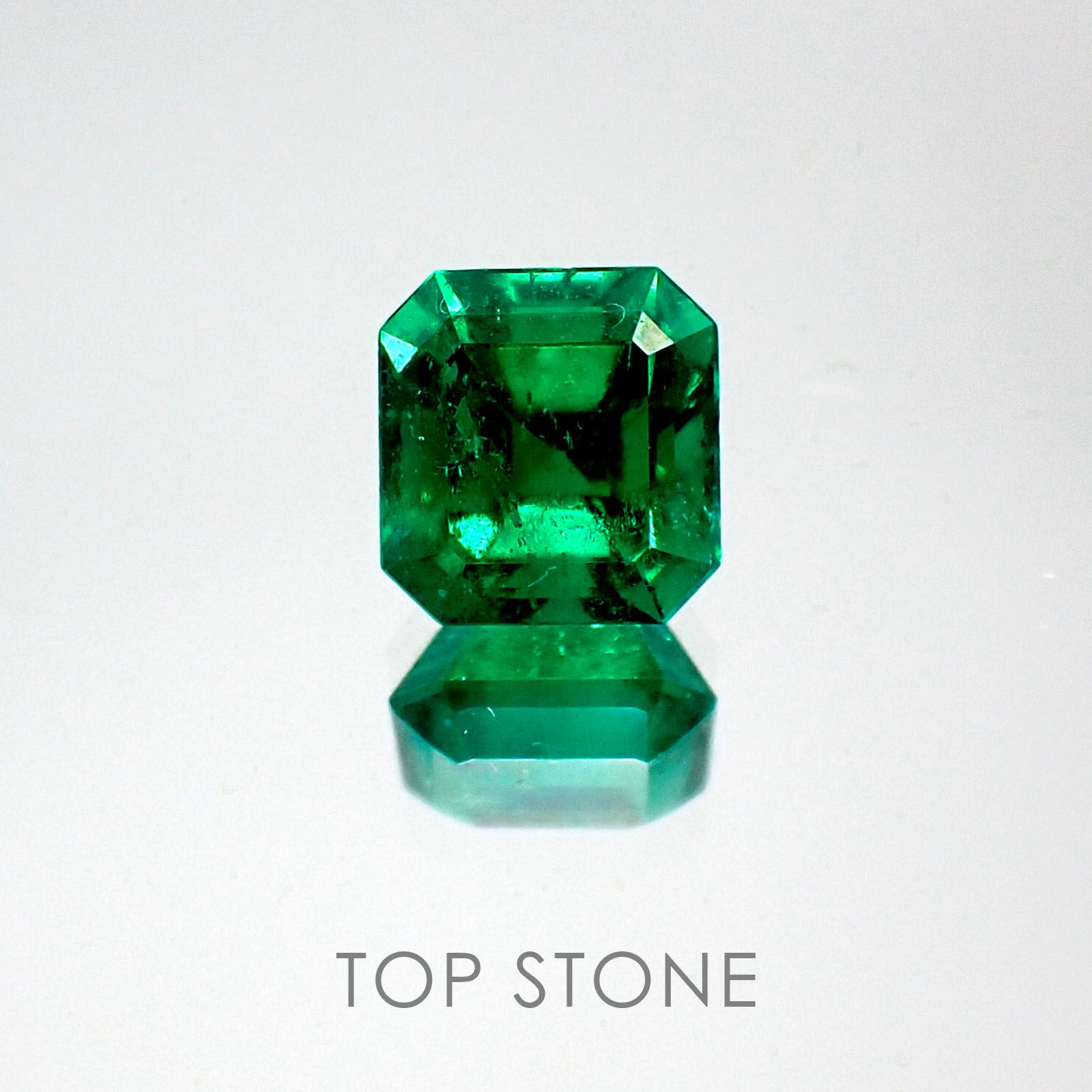 エメラルド コロンビア産 ルース 0.80ct[20062736]5.6×5.4mm前後