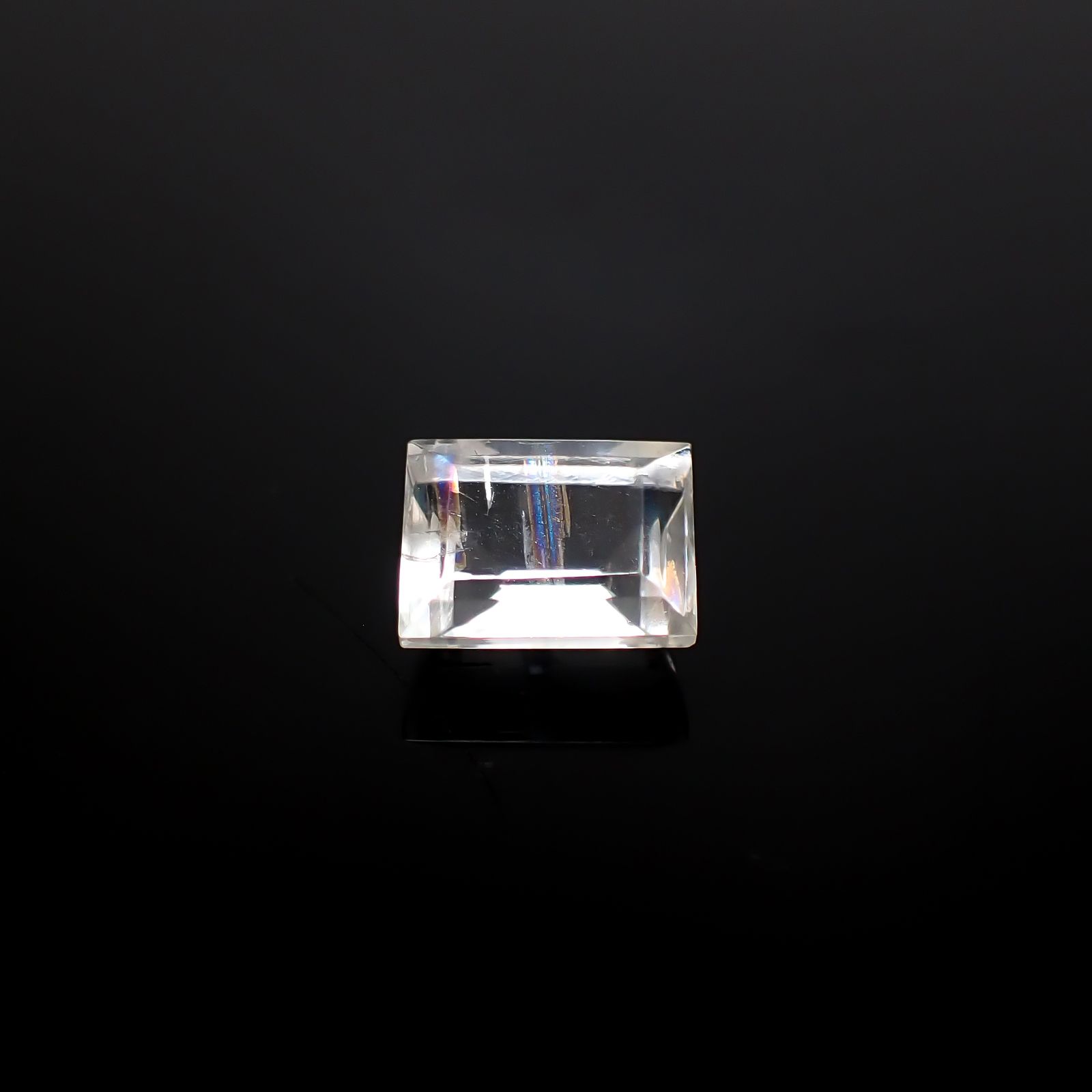 マラウイムーンストーン マラウイ共和国産 3.30ct / 10x7.8mm前後 [260331824]