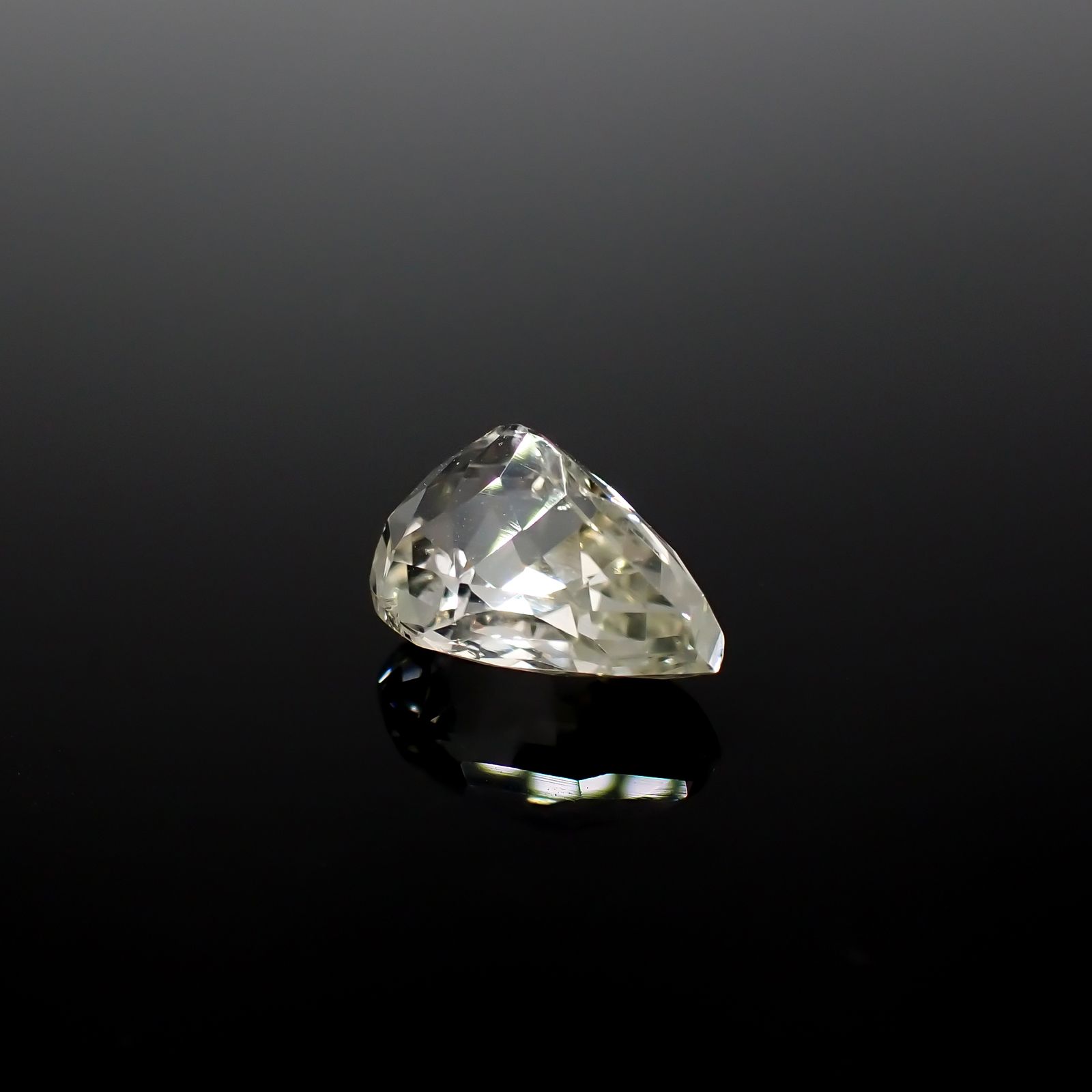 イエロースポジュミン(宝石名スポジュミン)アフガニスタン産 3.55ct 識別済[231225003]11x7.9mm前後