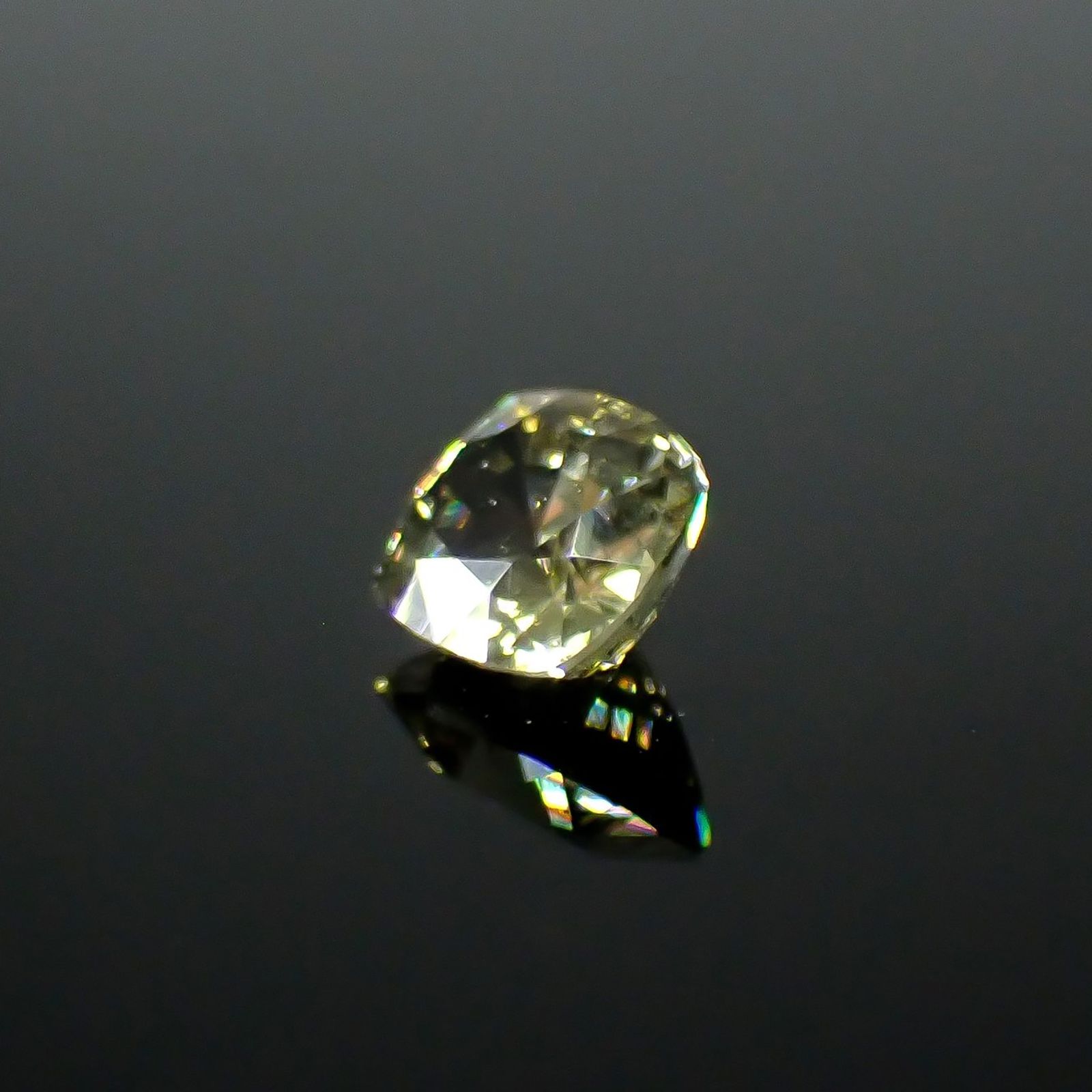 コーネルピン スリランカ産 1.08ct / 6.6x5.7mm前後 [251031238]