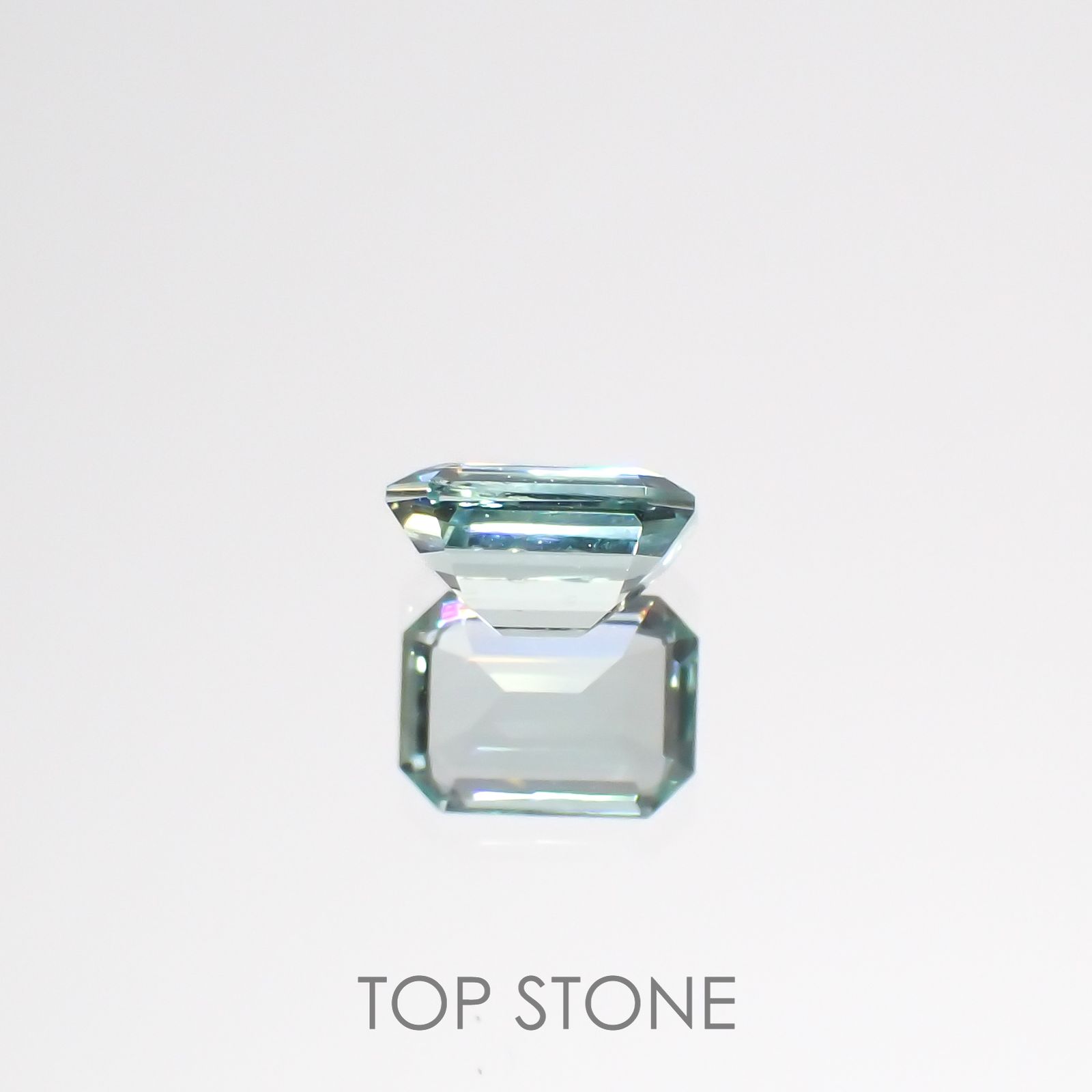 ミントベリル  ブラジル産 0.45ct[220616676]5.4x4mm前後