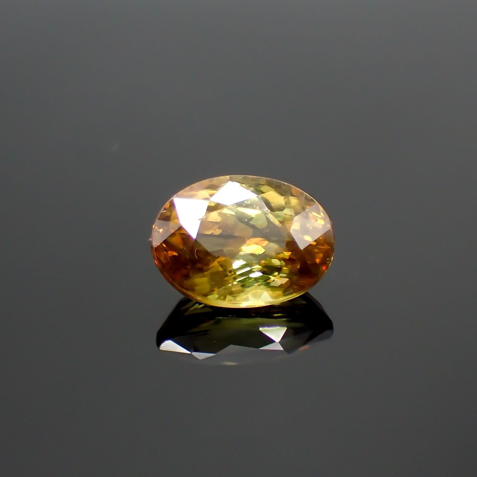 ゴールデンスフェーン(宝石名スフェーン) マダガスカル産 1.63ct 識別済[210812762]8.1×6mm前後