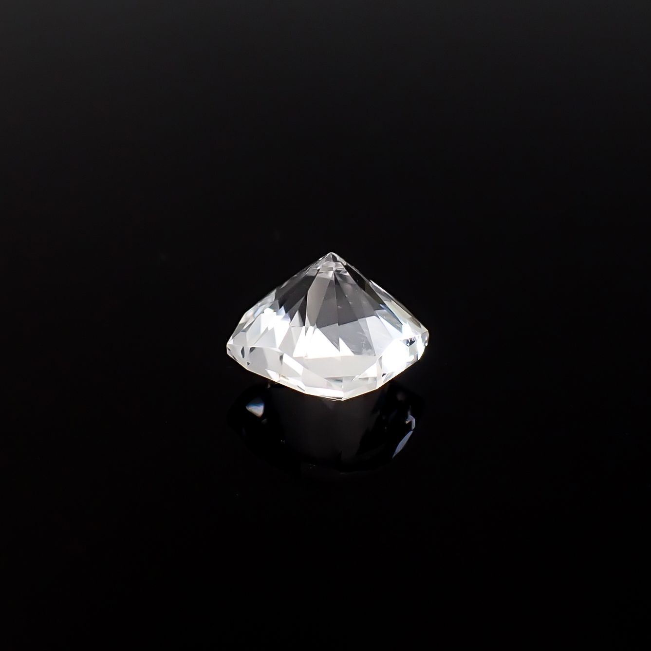 ◇カスタムカット◇日本水晶 宮崎県上八重産 1.75ct / 7.2x7.1mm前後 [260632420]