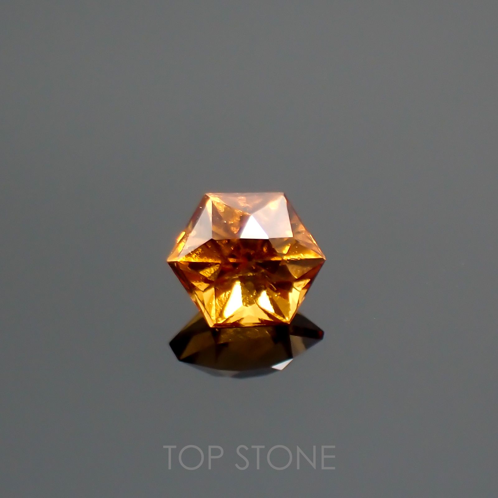 ◇ヘキサゴンカット◇ヘソナイトガーネット(宝石名ガーネット) スリランカ産 0.50ct 識別済[210812680]4.3×4.2mm前後