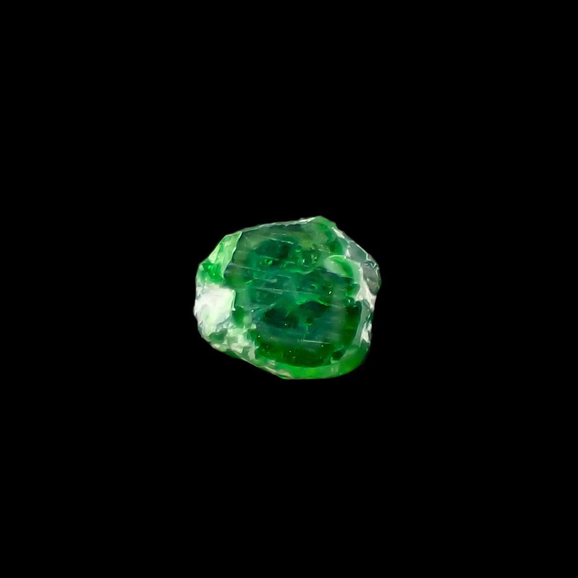 デマントイドガーネット 原石スライス(宝石名デマントイド・ガーネット) 0.26ct 識別済[210912778]5×4.1mm前後