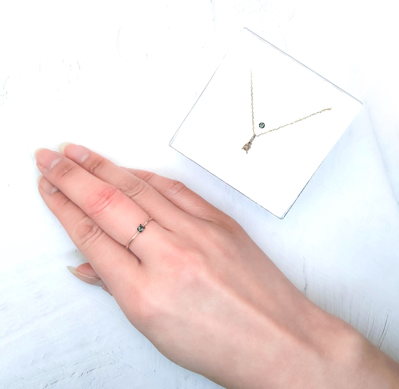 ◇ペアセット◇ベキリーブルーガーネット（カラーチェンジガーネット アレキタイプ） マダガスカル・ベキリー産 0.14ct / 2.5x2.5mm前後 [251231548]