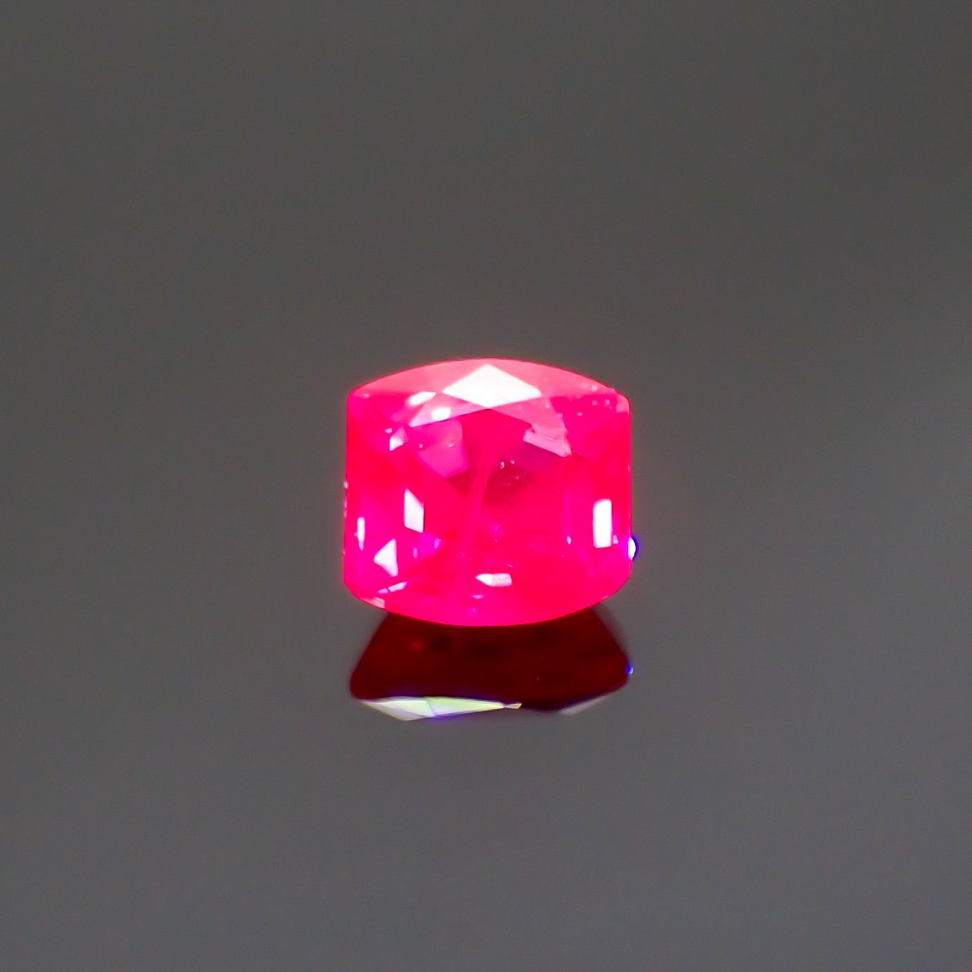 ルビー モザンビーク/ビルマ産 0.17ct [220616197]3x2.8mm前後